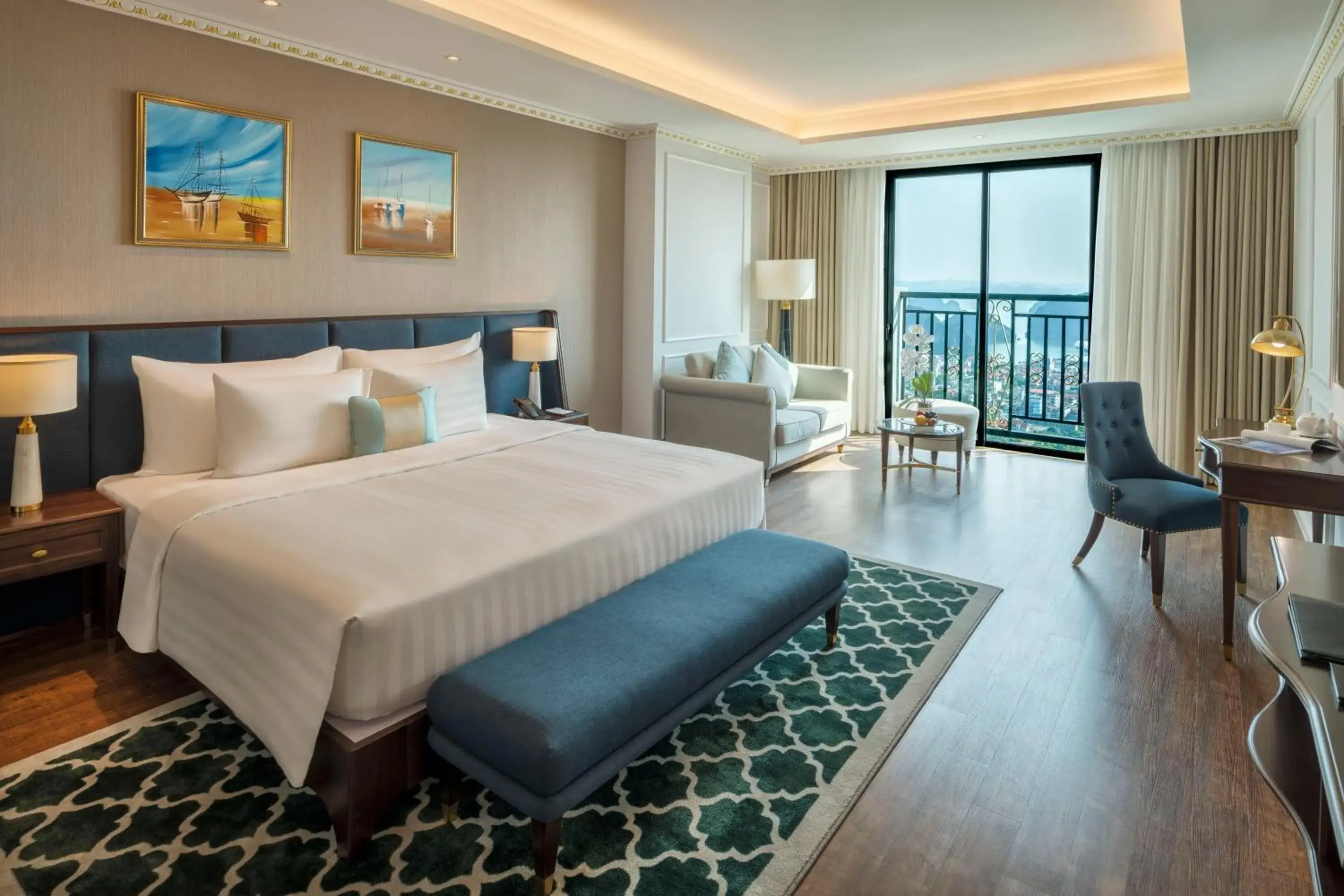 Deluxe Double Room – Bay View in FLC Halong Bay Golf Club & Luxury Resort Deluxe Double Room – Bay View in FLC Halong Bay Golf Club & Luxury Resort