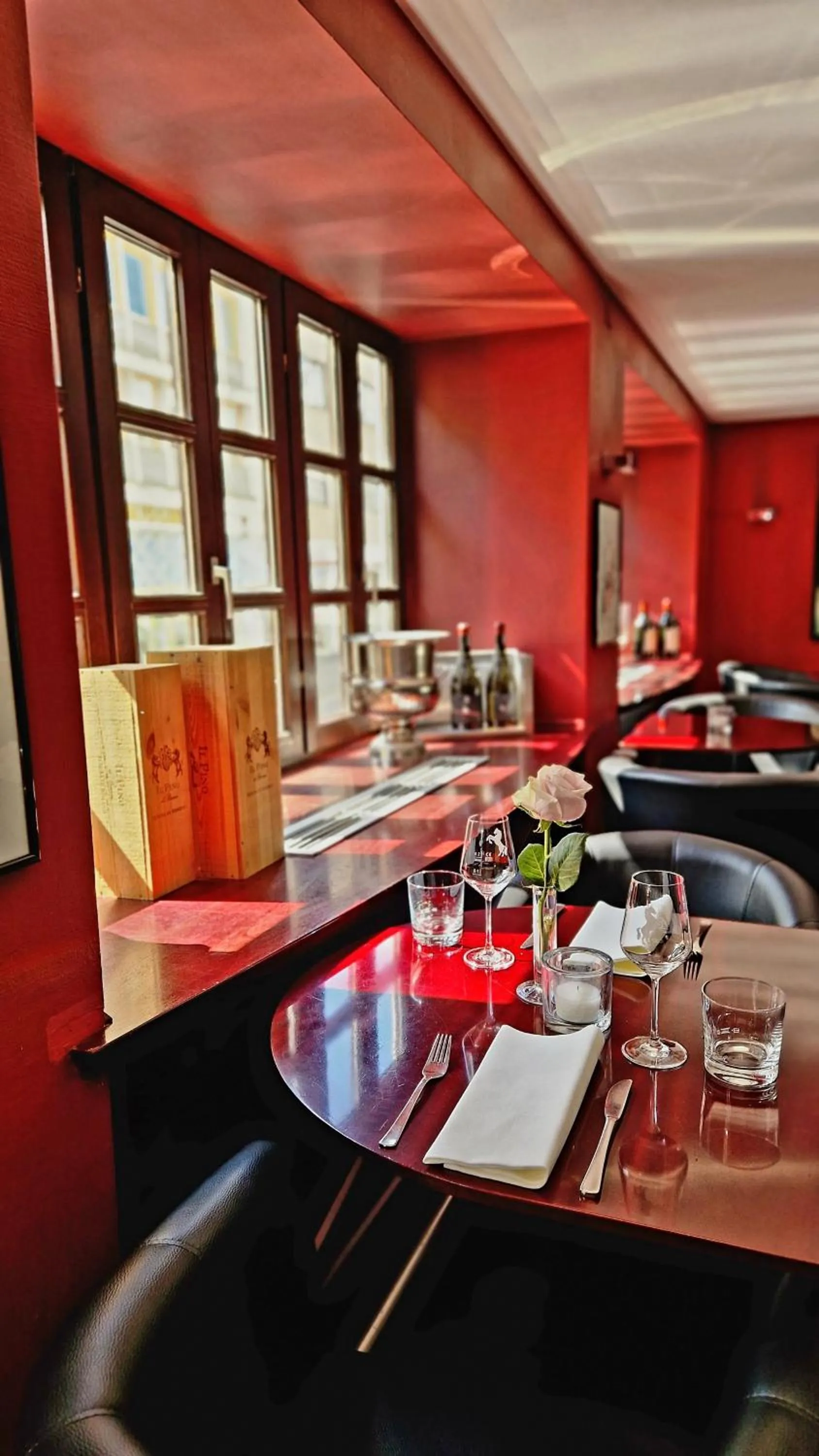 Restaurant/places to eat in Hotel Ross