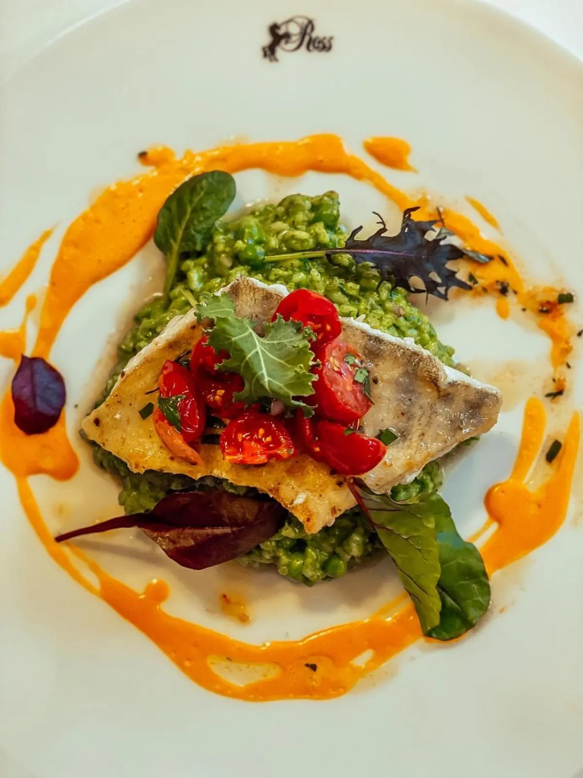 Restaurant/places to eat in Hotel Ross