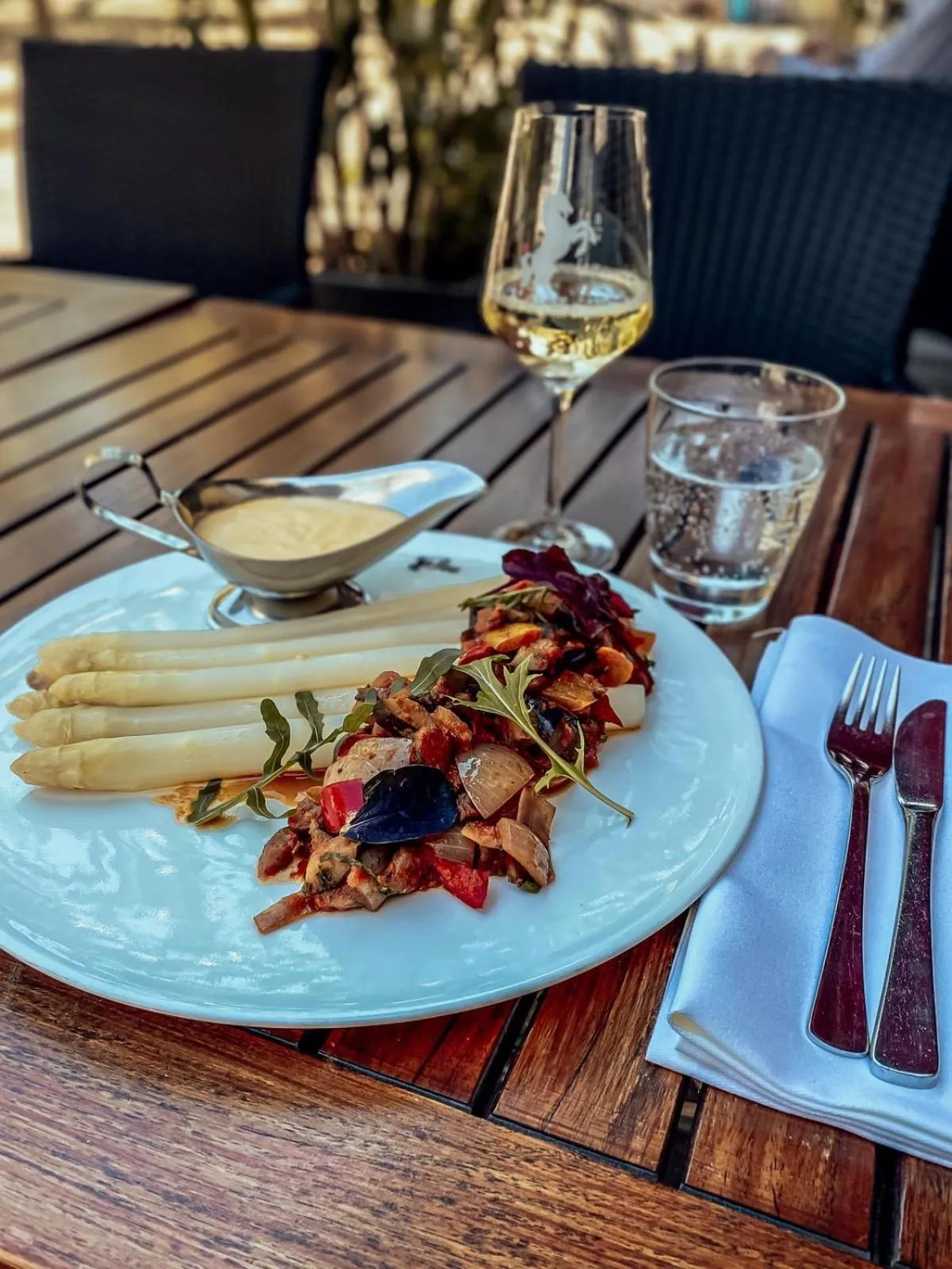 Restaurant/places to eat in Hotel Ross