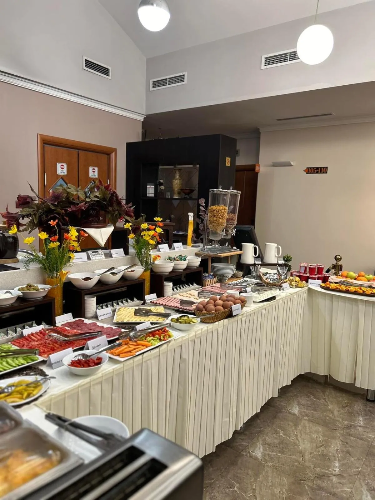 Buffet breakfast in Hotel Hamburg