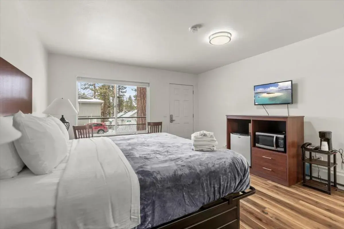 Queen Room - Disability Access in Ambassador Lake Tahoe Queen Room - Disability Access in Ambassador Lake Tahoe