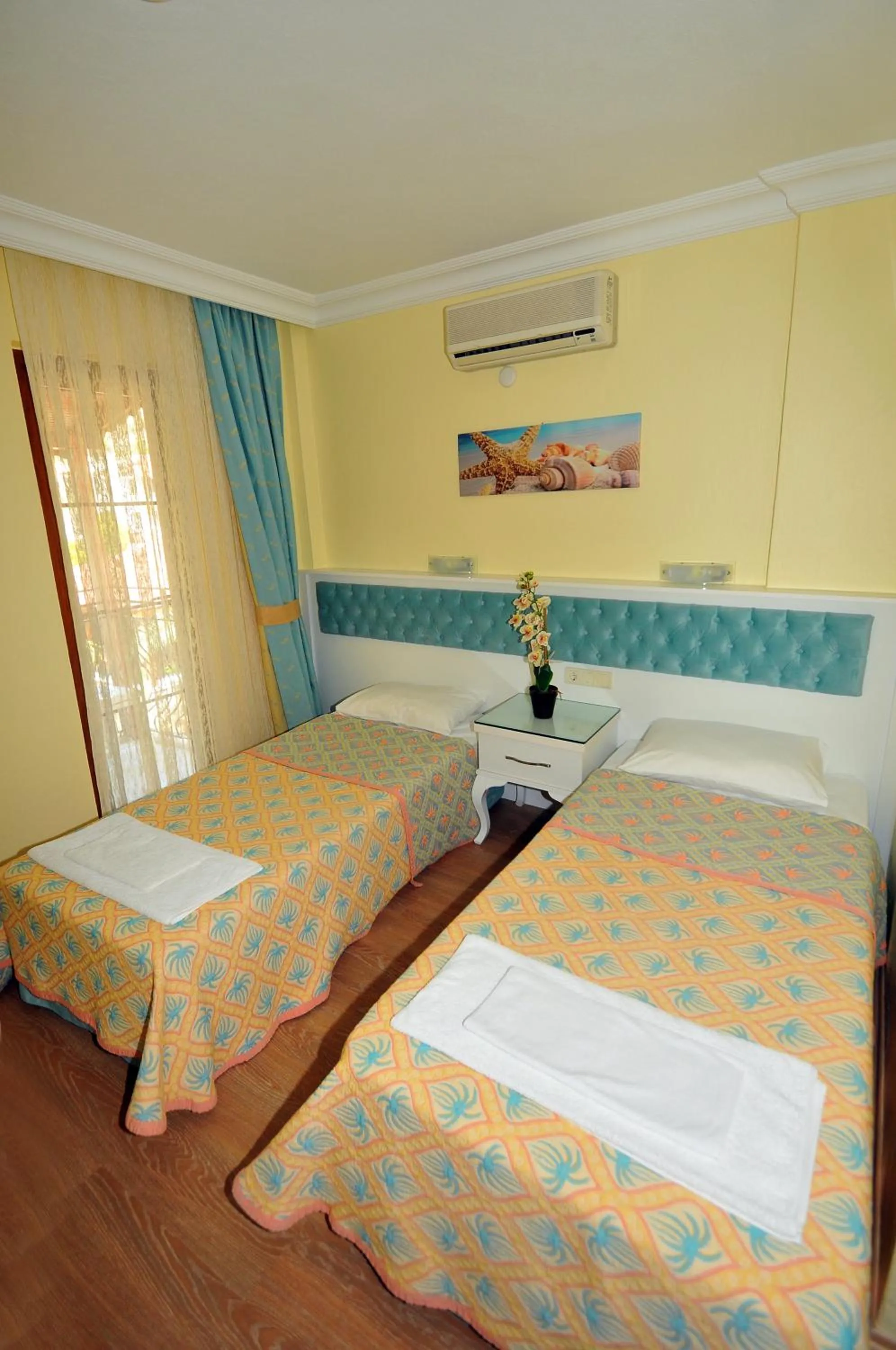 Photo of the whole room in İlkiz Beach Hotel