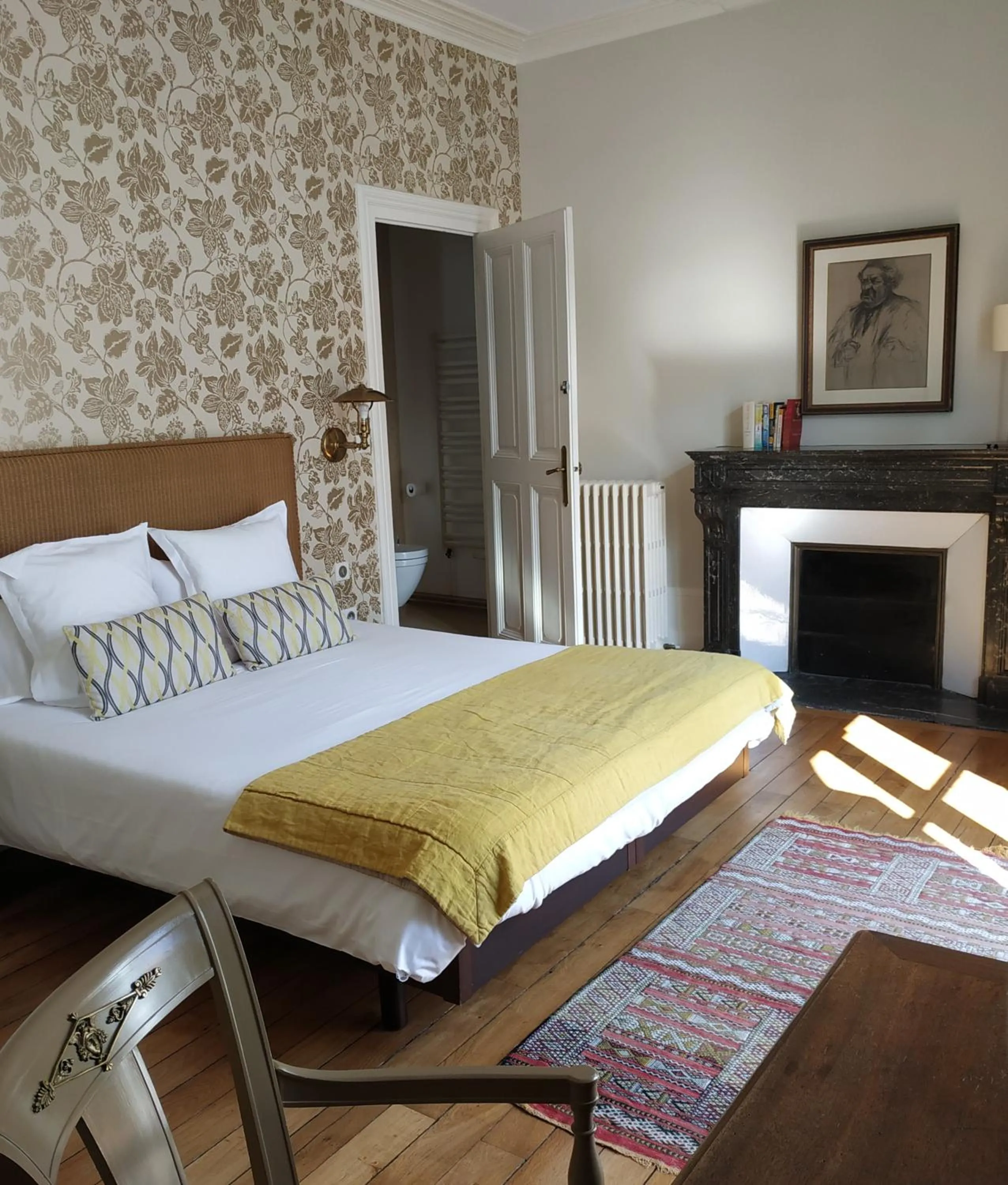 Photo of the whole room, Bed in La Maison Jules