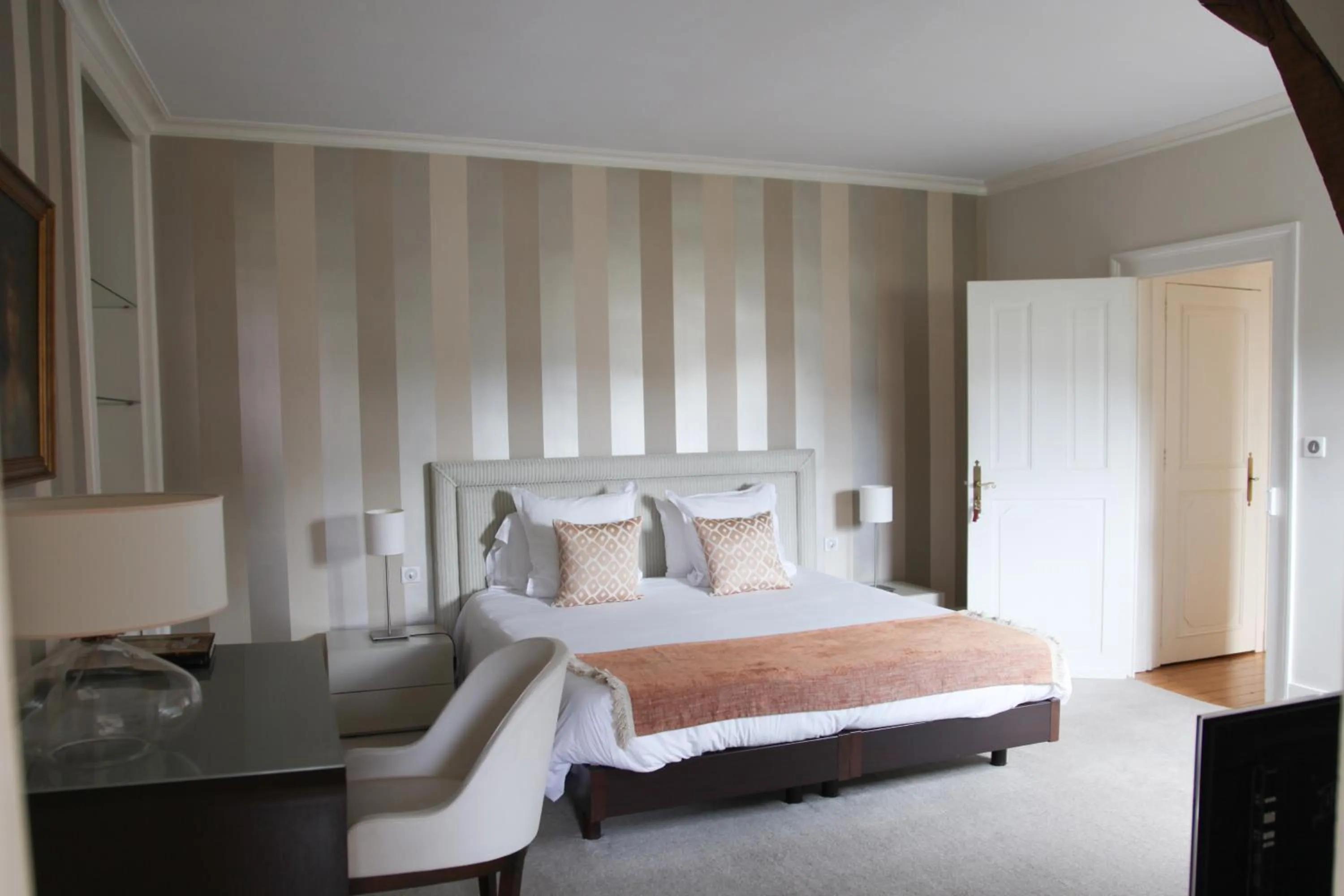 Photo of the whole room, Bed in La Maison Jules