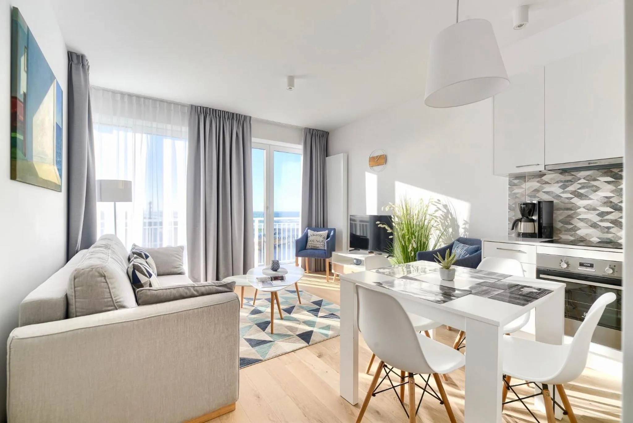 Dining area in Apartamenty Marina z widokiem na morze