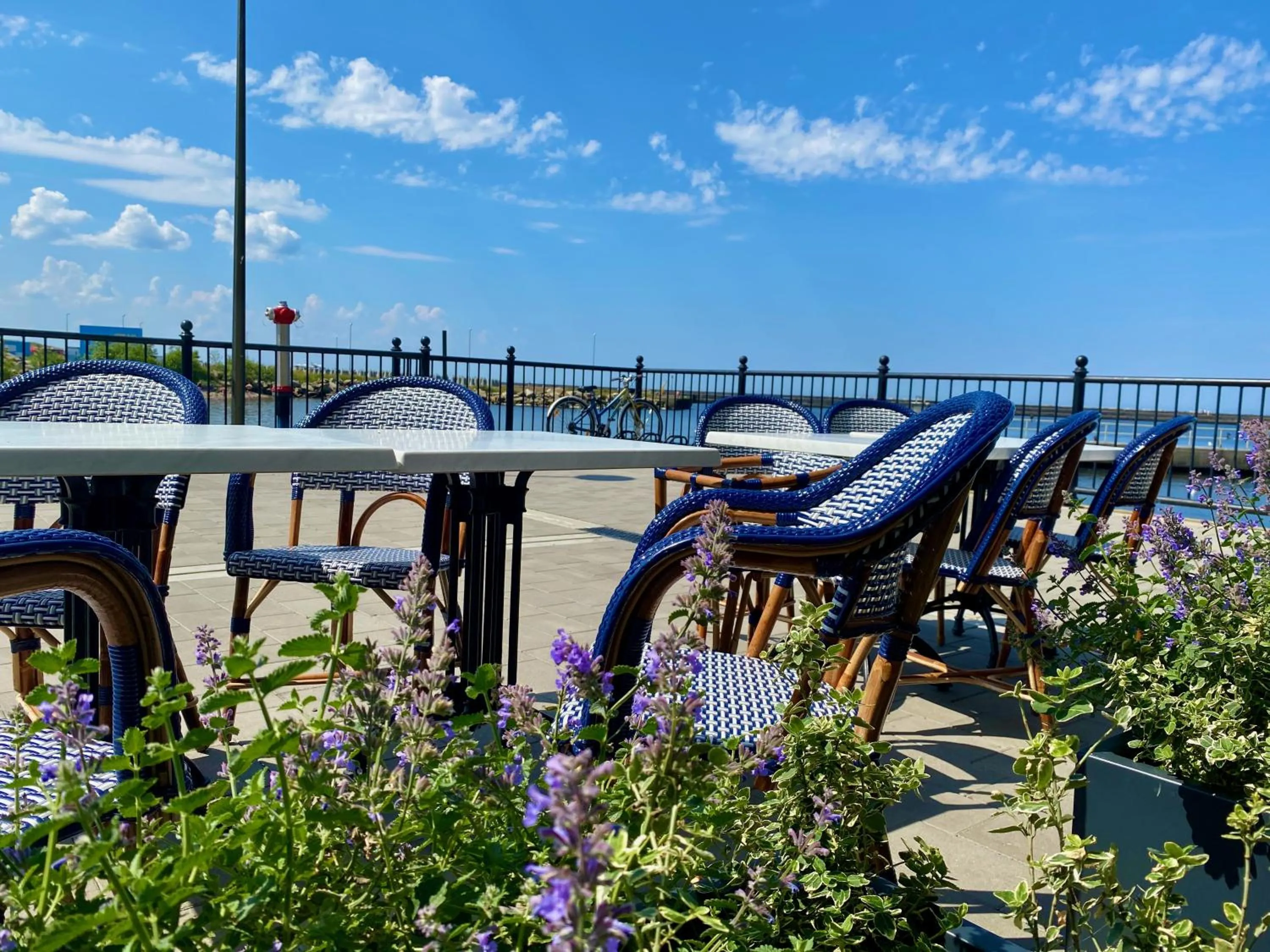 Restaurant/places to eat in Apartamenty Marina z widokiem na morze