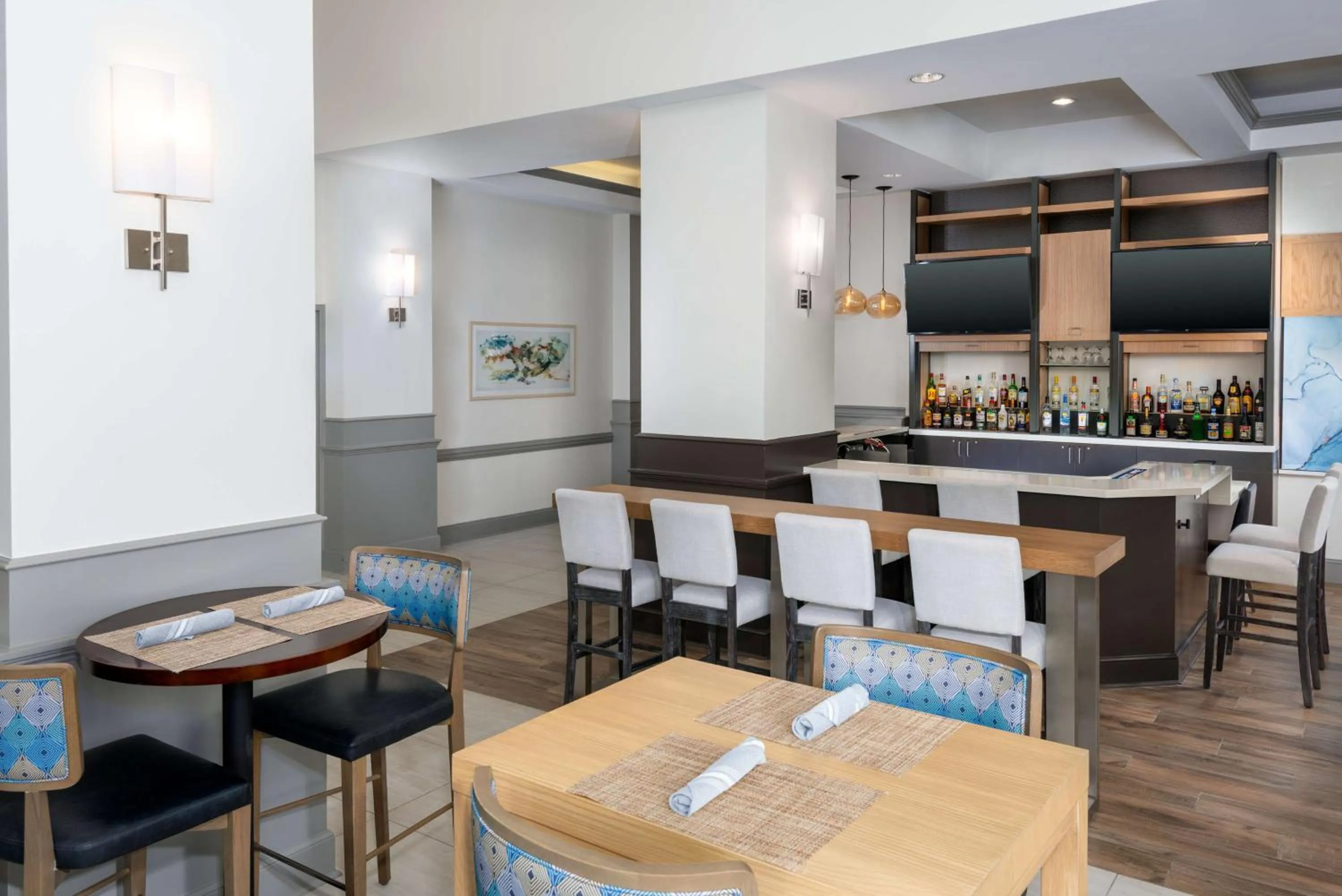 Lounge or bar in Hilton Garden Inn Charlotte Uptown