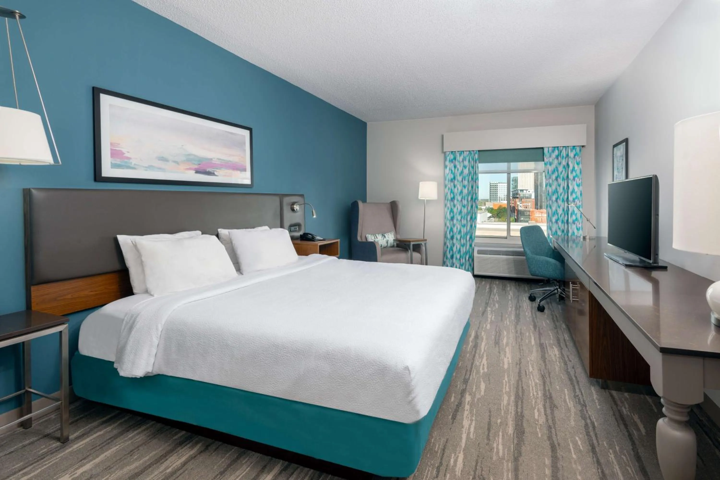 Bed in Hilton Garden Inn Charlotte Uptown