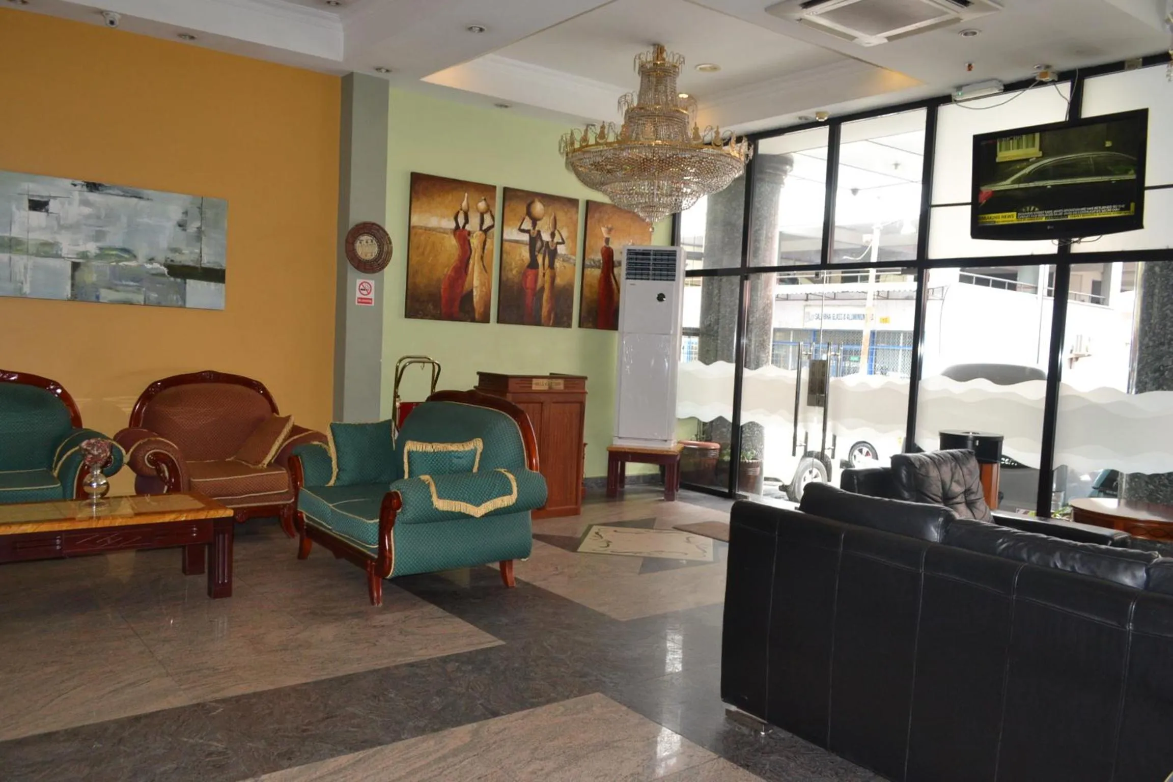 TV and multimedia in Hotel Nikko Towers