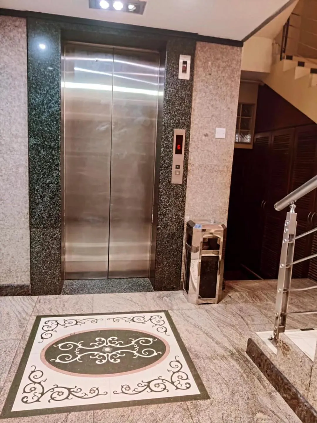 elevator in Hotel Nikko Towers