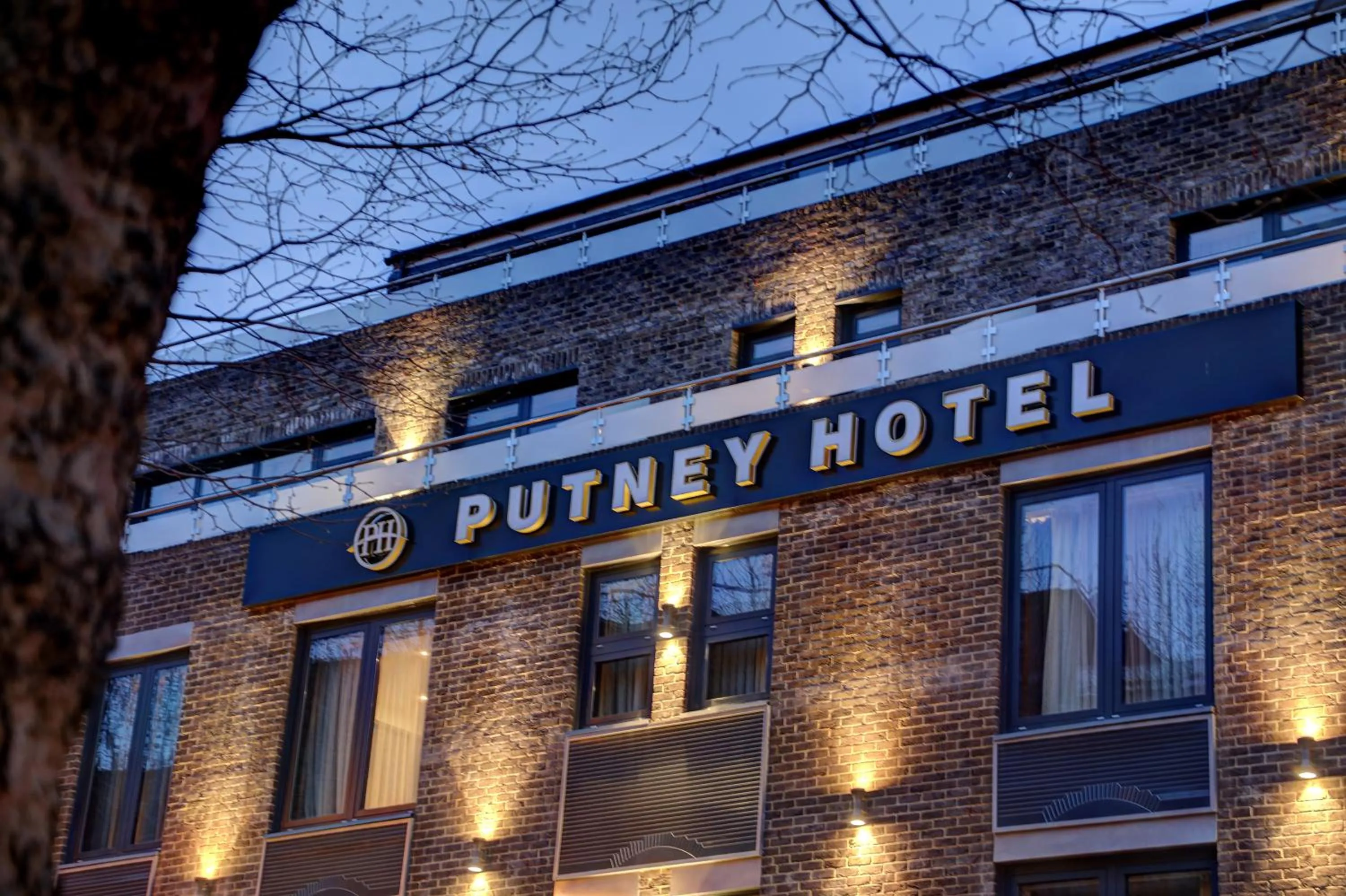 Putney Hotel