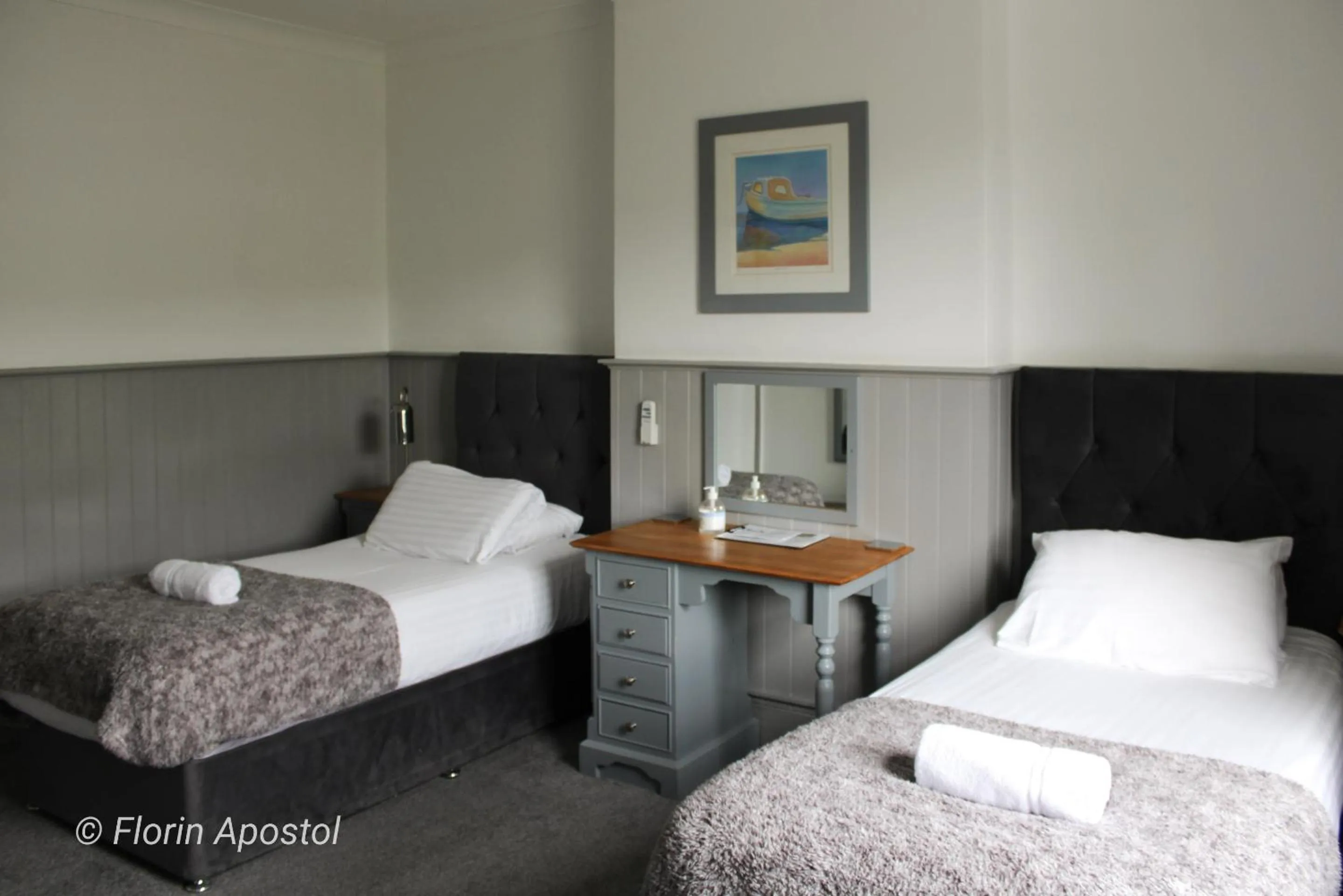 Bedroom, Bed in The Wight Mouse Inn