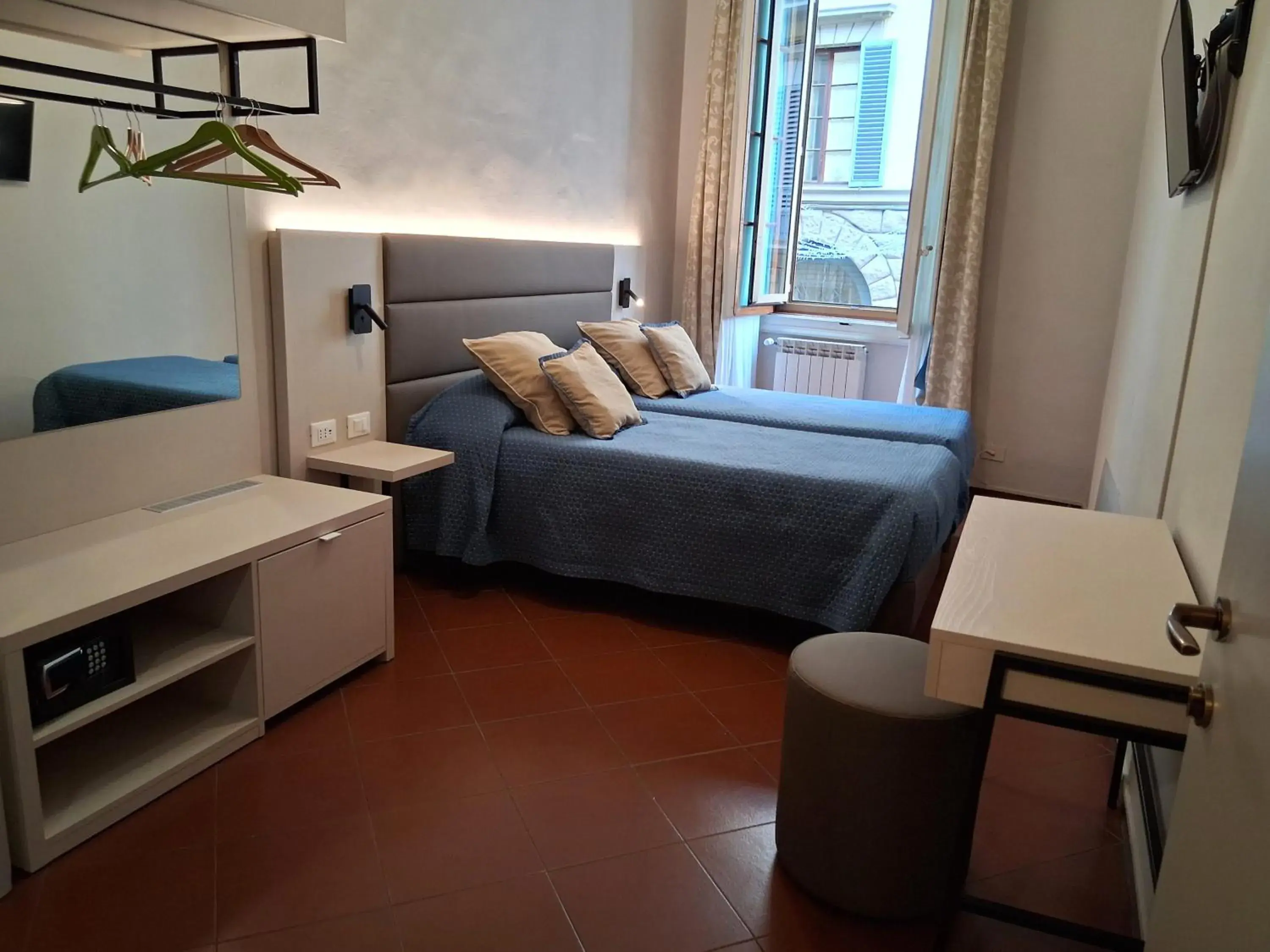 Twin Room in Hotel Tourist House Twin Room in Hotel Tourist House