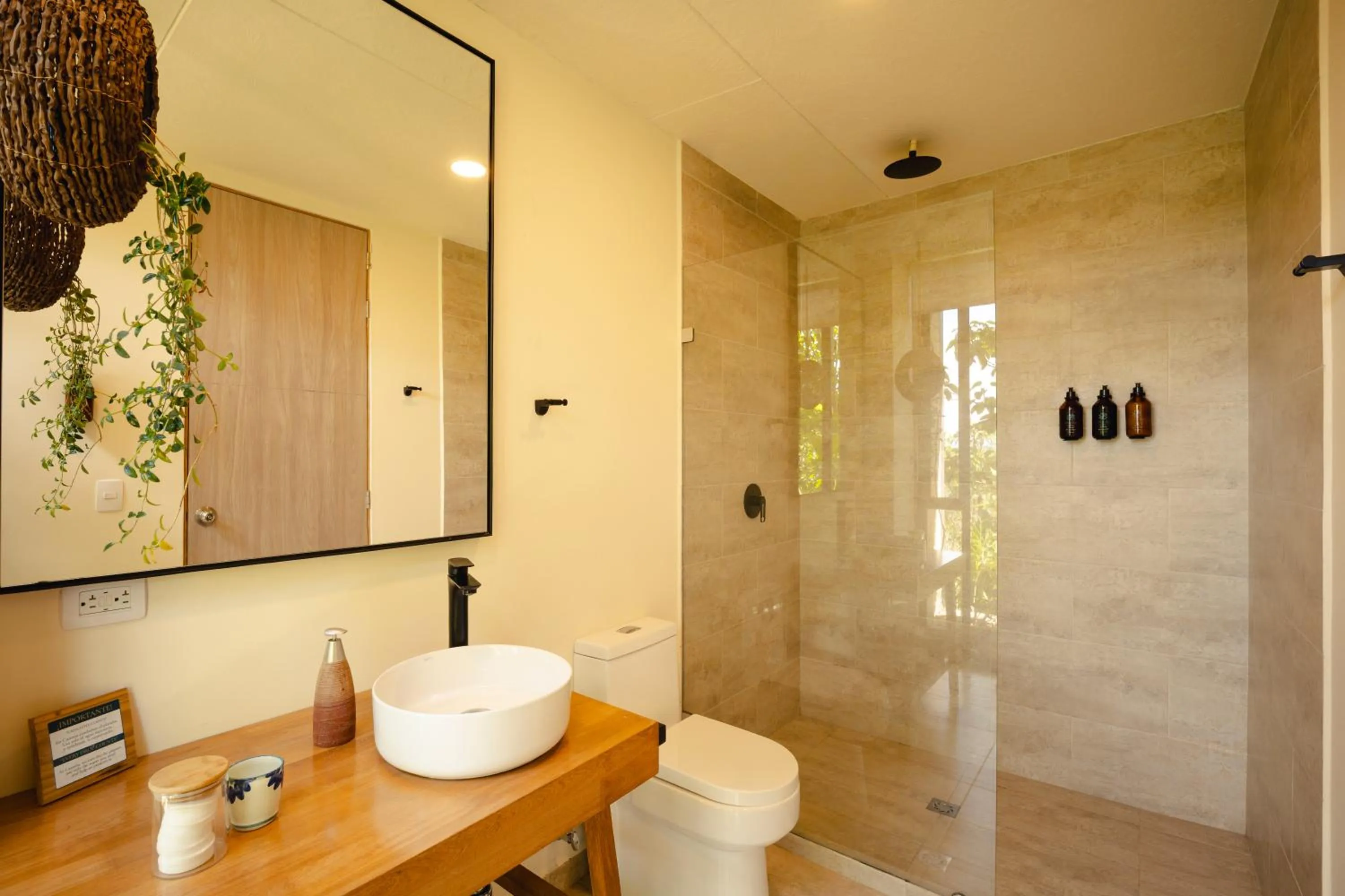 Shower in Cannúa Lodge Hotel