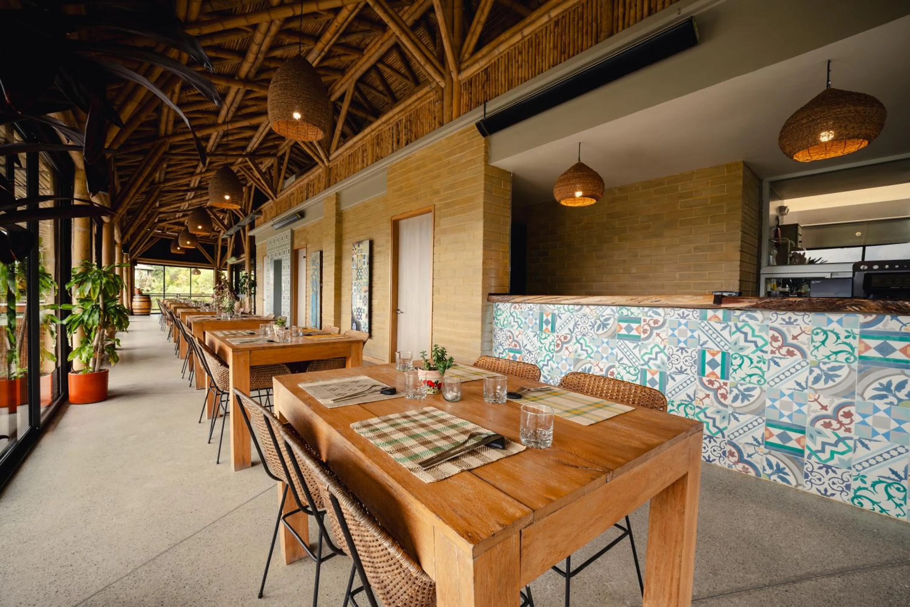 Restaurant/places to eat in Cannúa Lodge Hotel