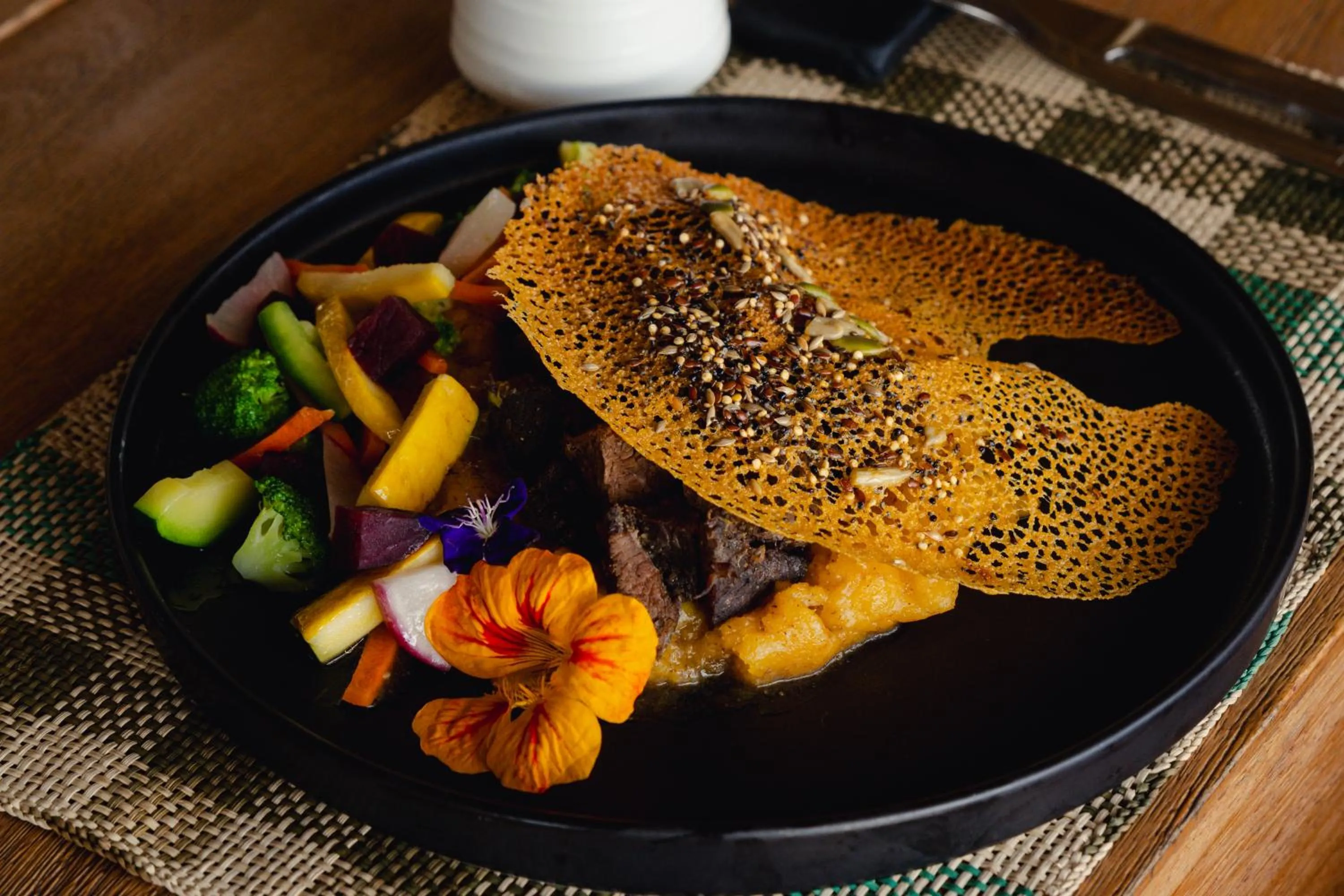 Restaurant/places to eat in Cannúa Lodge Hotel