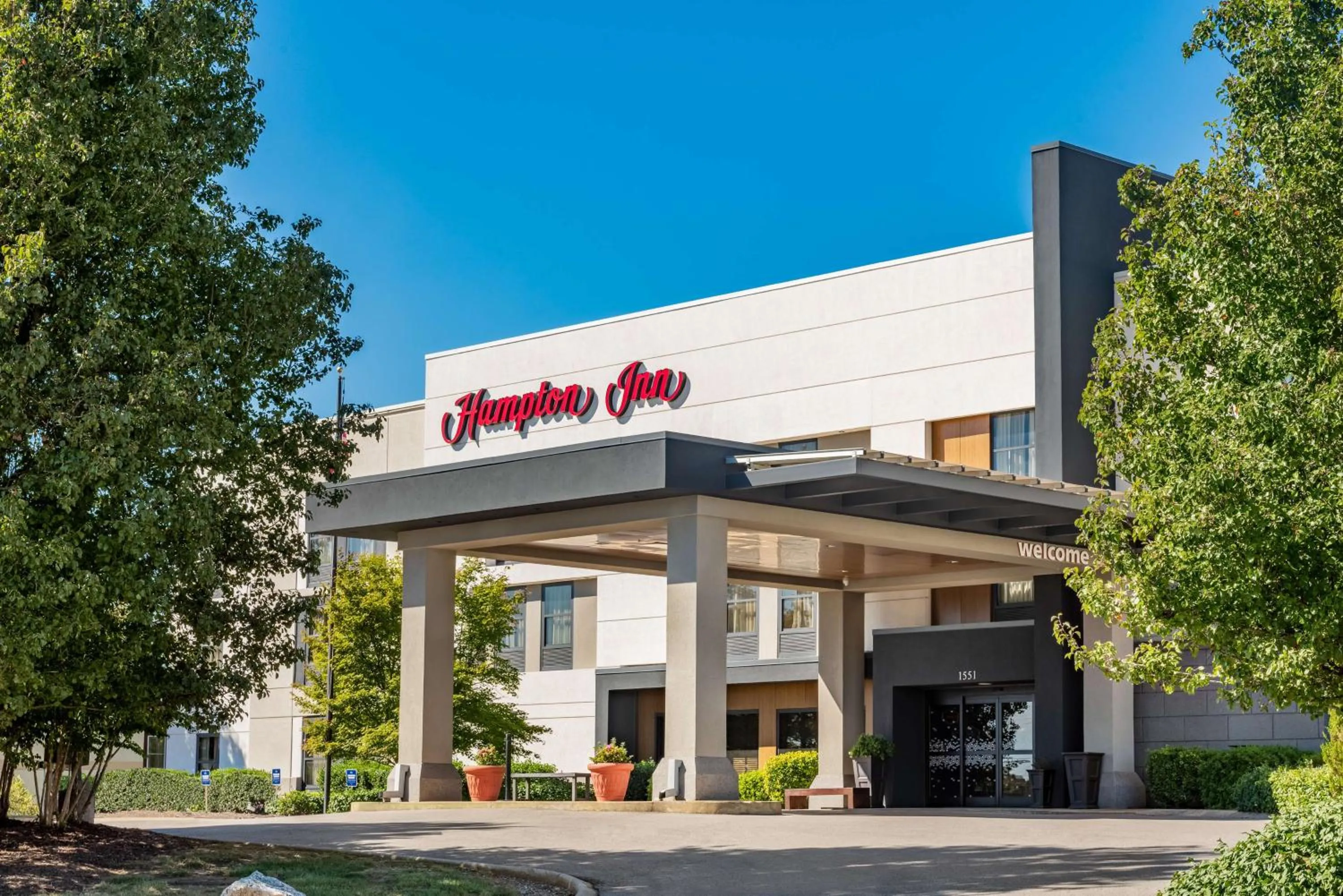 Property building in Hampton Inn Columbia