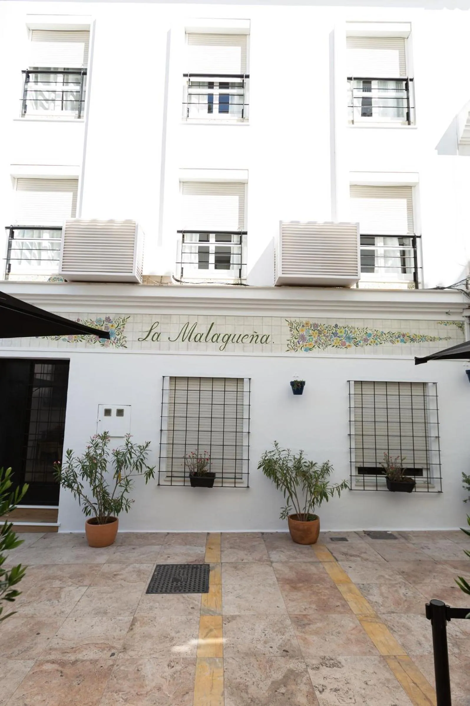 Property building in La Malagueña by Croma