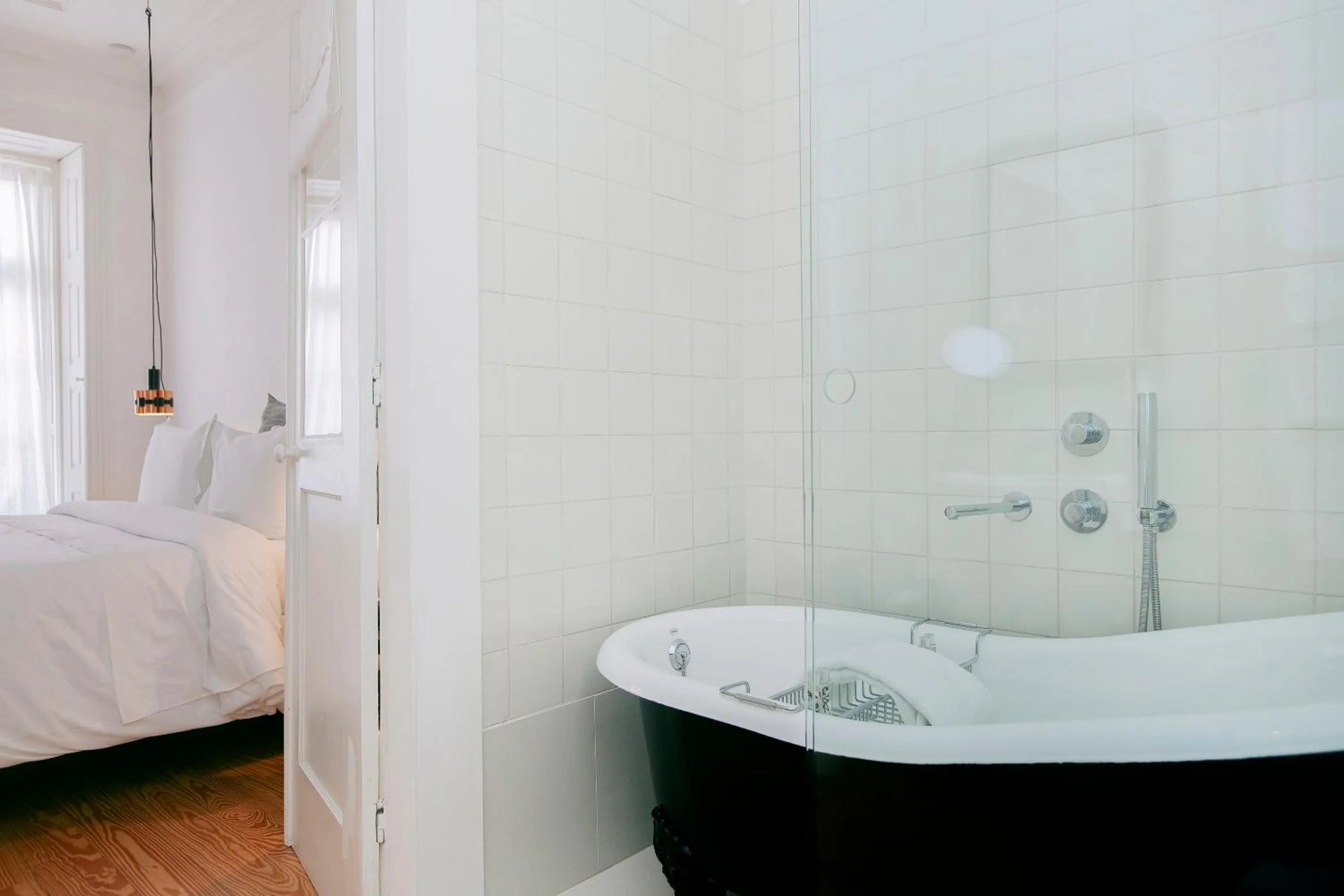 Shower, Bed in Rosa Et Al Townhouse
