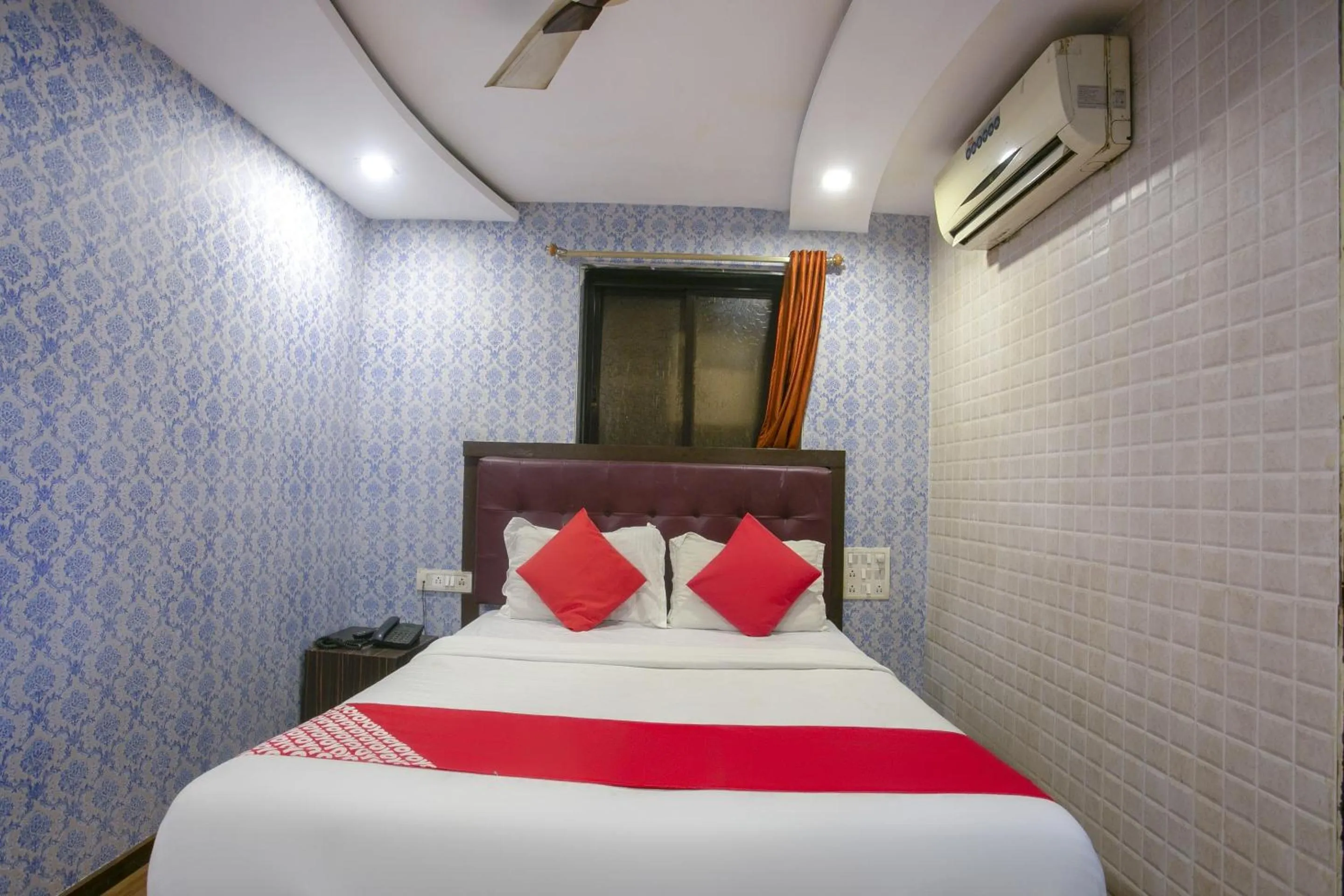 Bedroom, Bed in Hotel O Grand Inn