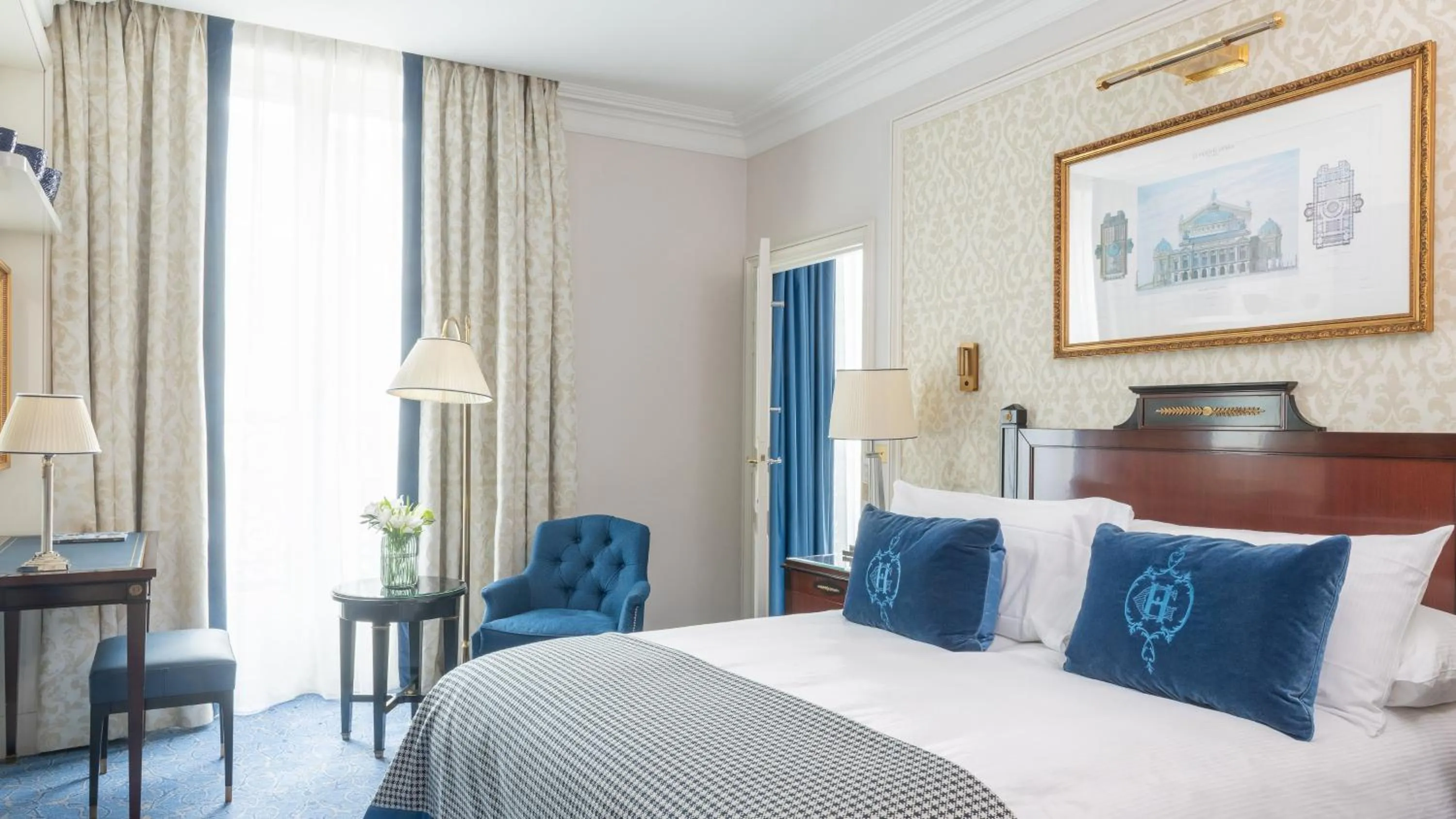 Photo of the whole room, Bed in InterContinental Paris Le Grand by IHG