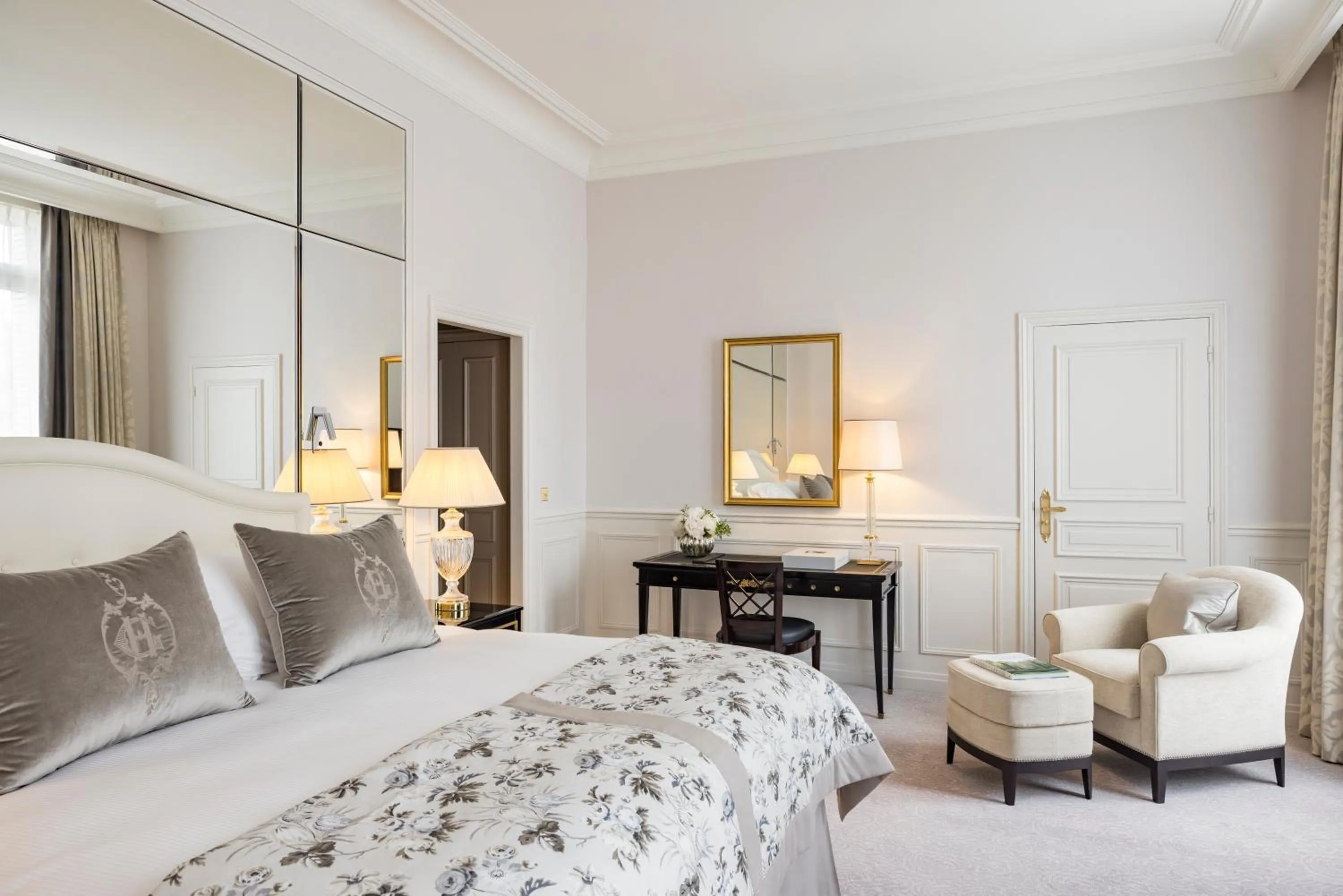 Bedroom, Bed in InterContinental Paris Le Grand by IHG