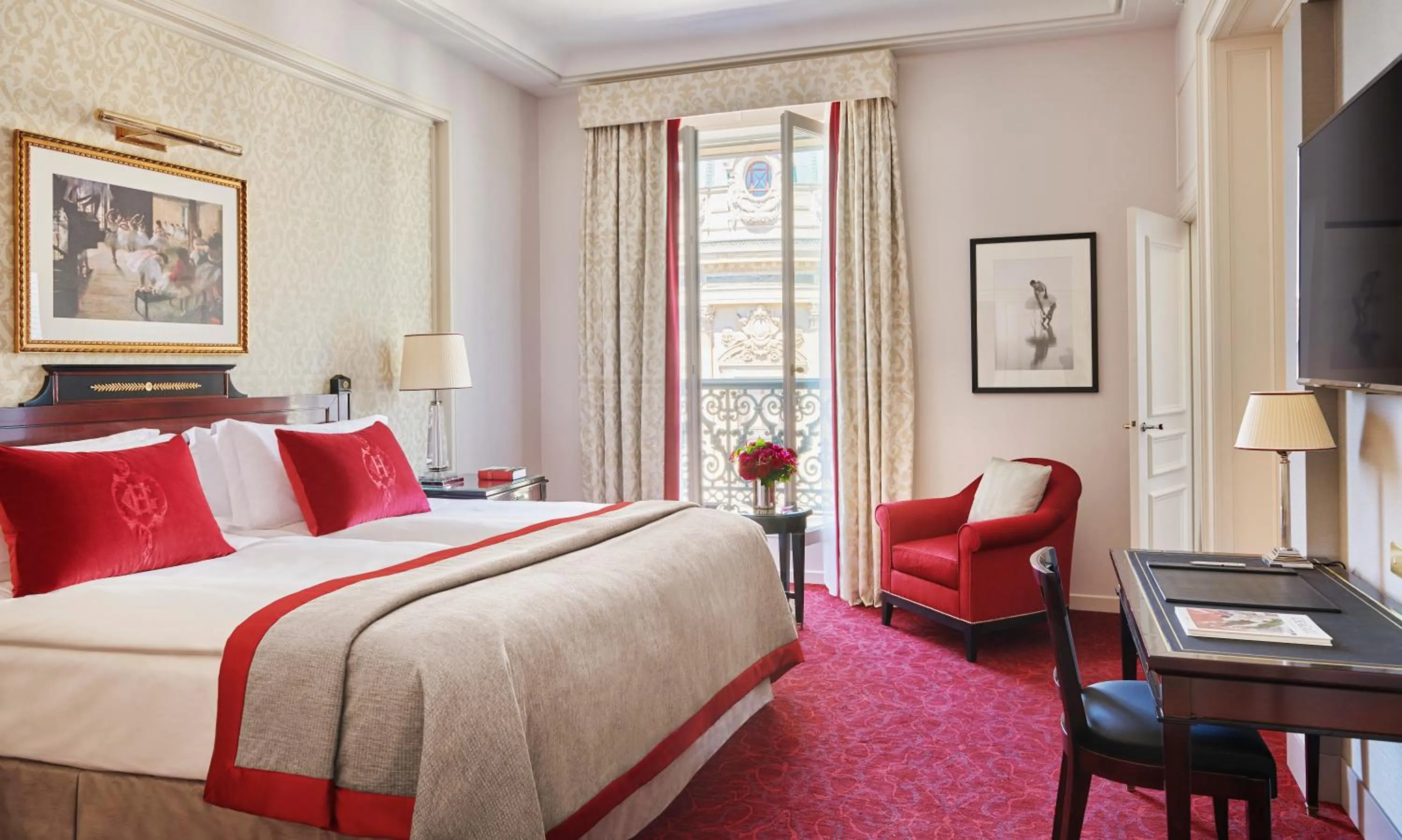 Photo of the whole room, Bed in InterContinental Paris Le Grand by IHG