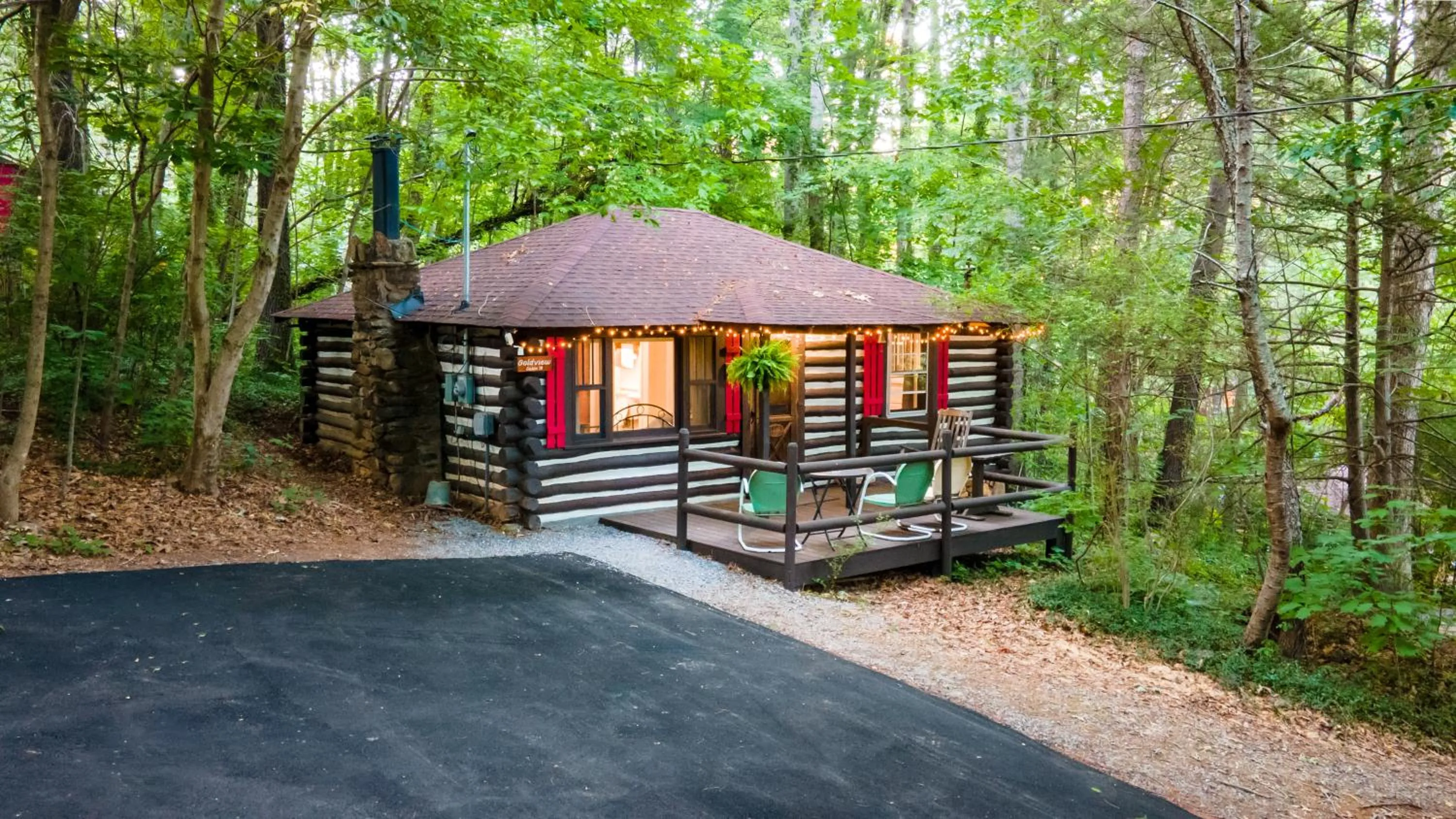 Goldview Cabin in Log Cabin Motor Court