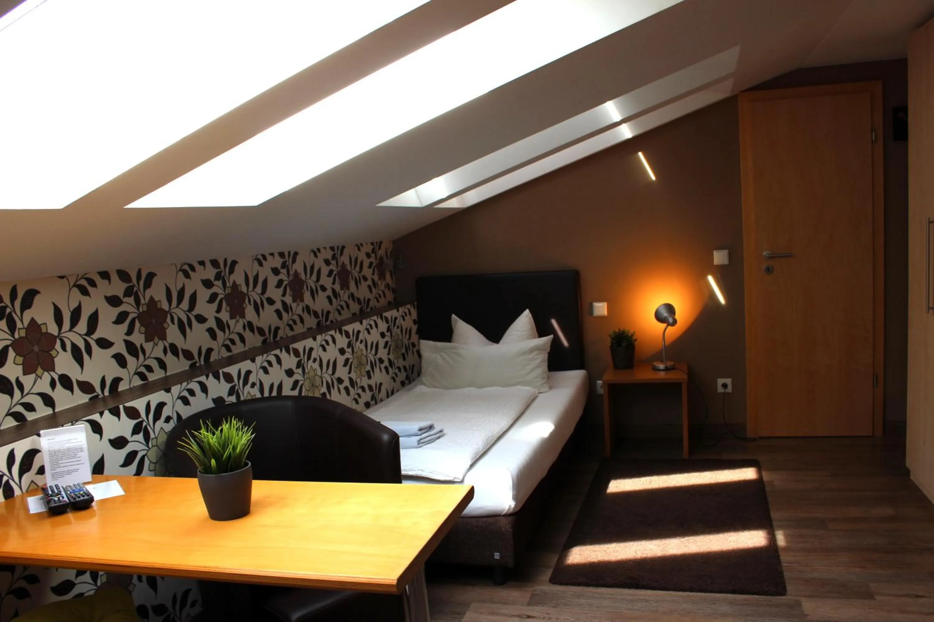 Photo of the whole room, Bed in greenpartment Ingolstadt - Friedrichshofen