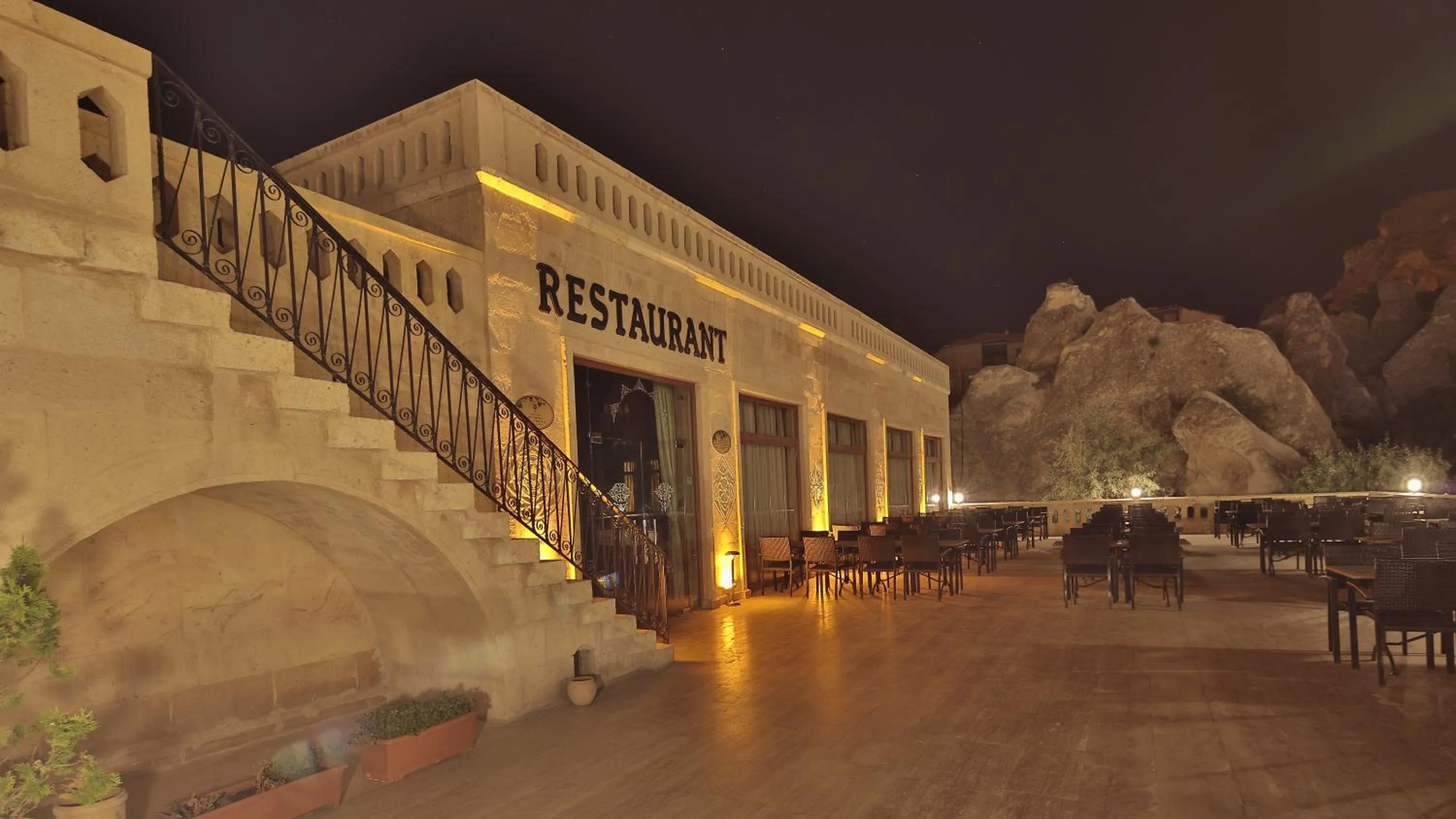 Restaurant/places to eat in Dilek Kaya Otel