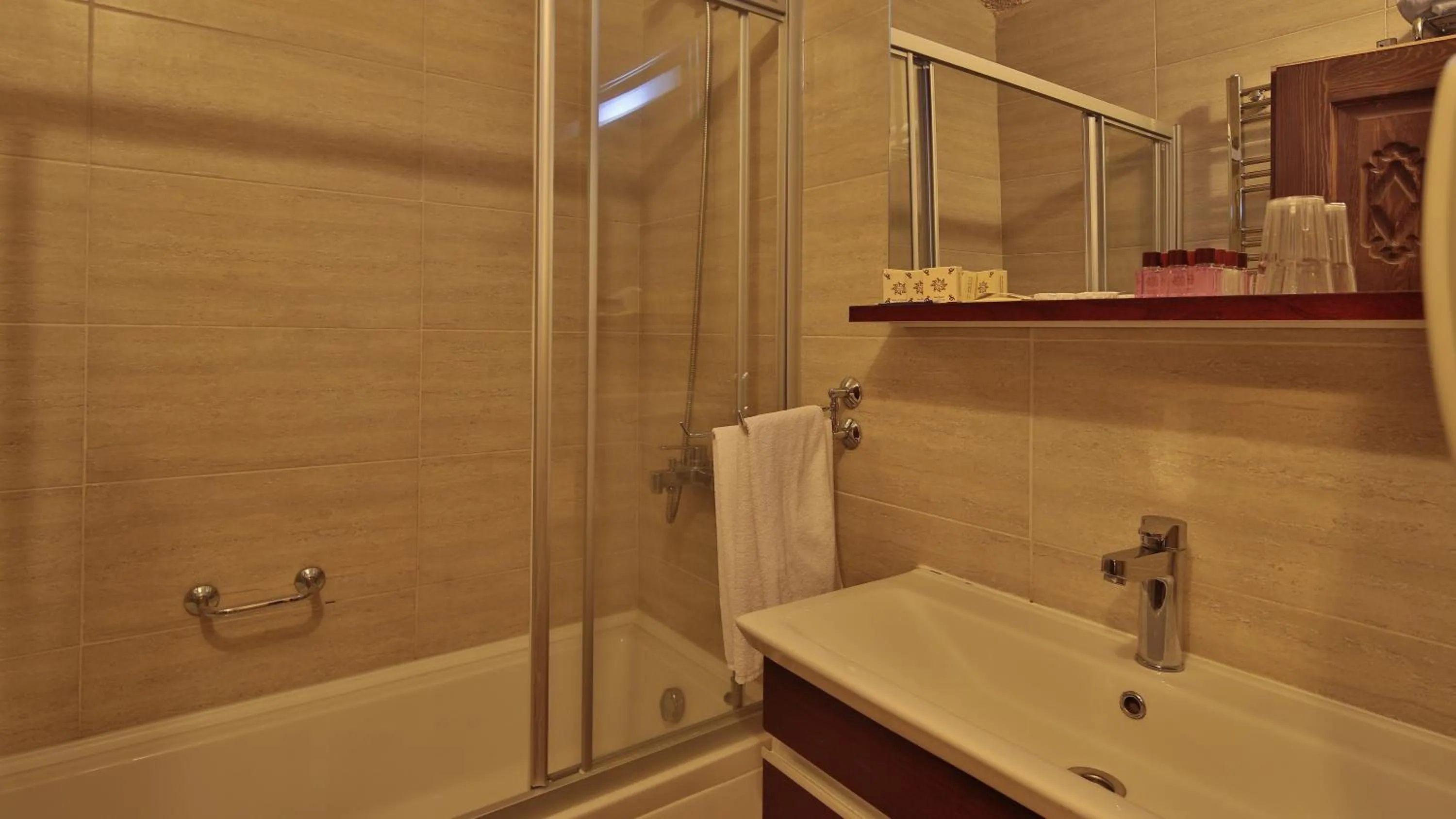 Bathroom in Dilek Kaya Otel