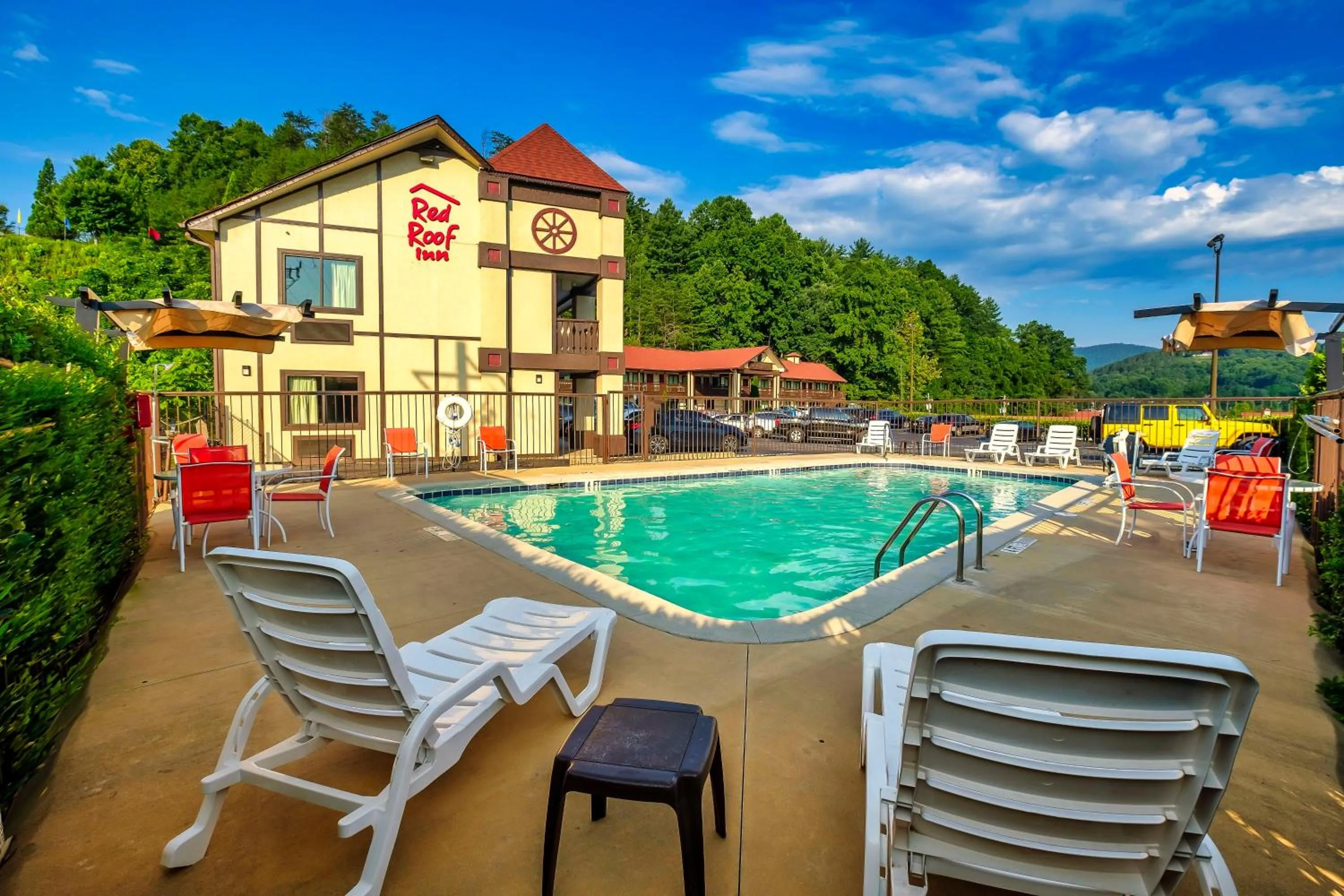 Swimming pool in Red Roof Inn Helen
