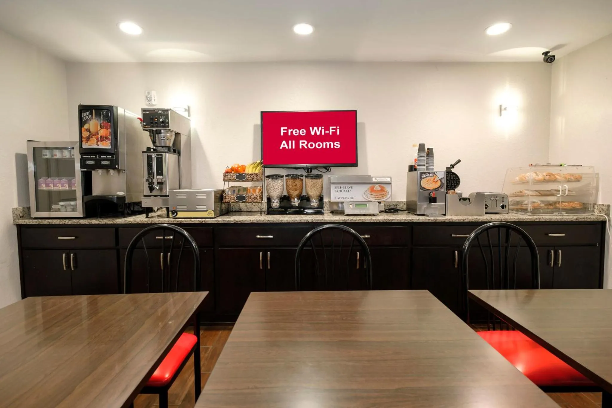 Breakfast in Red Roof Inn Helen