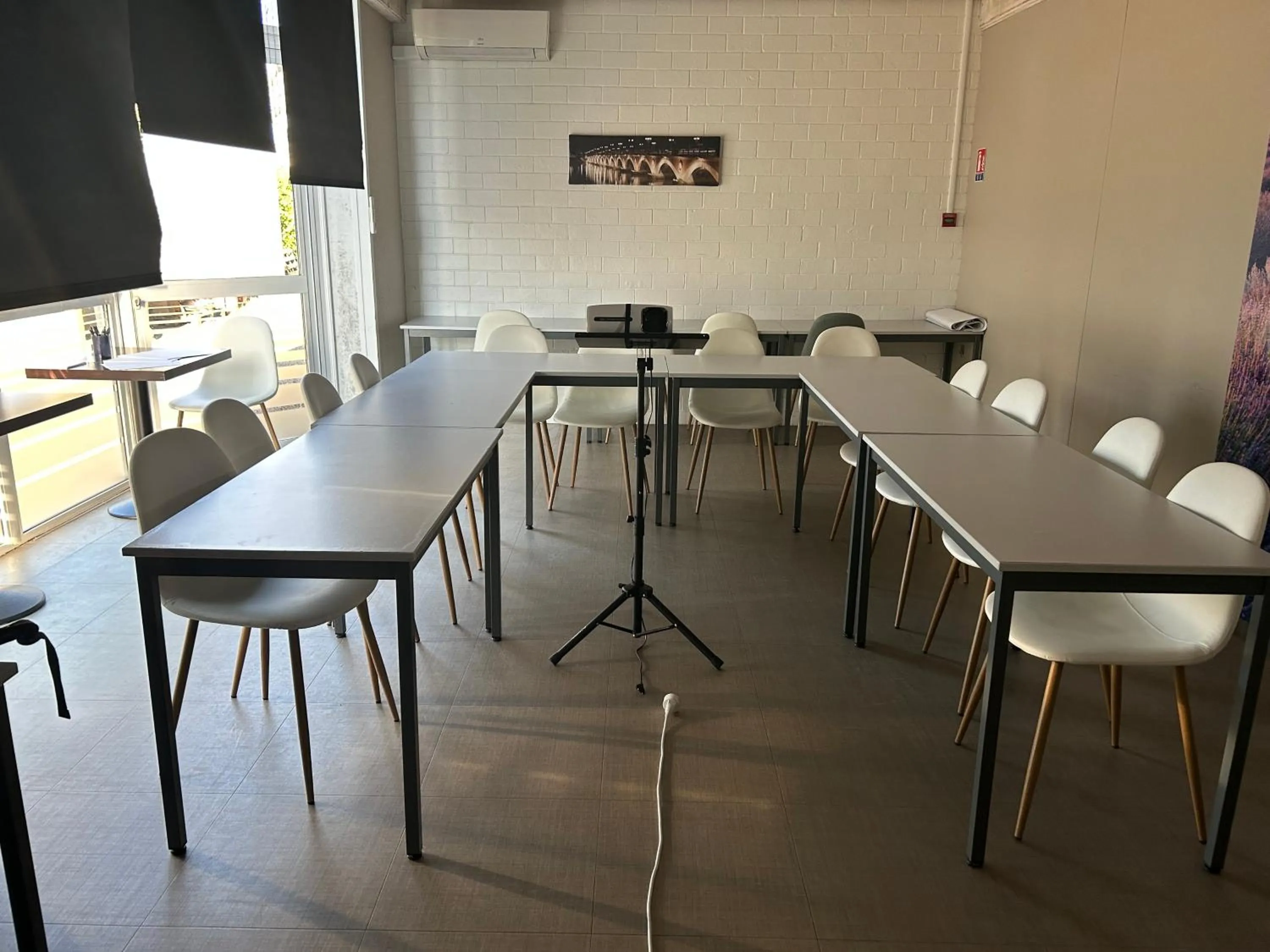 Meeting/conference room in Contact Hôtel Le Provençal Bordeaux Lac