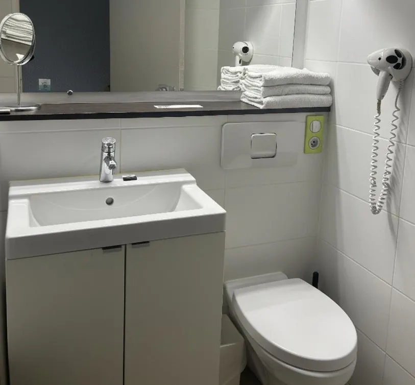 Contact Hôtel Le Provençal Bordeaux Lac