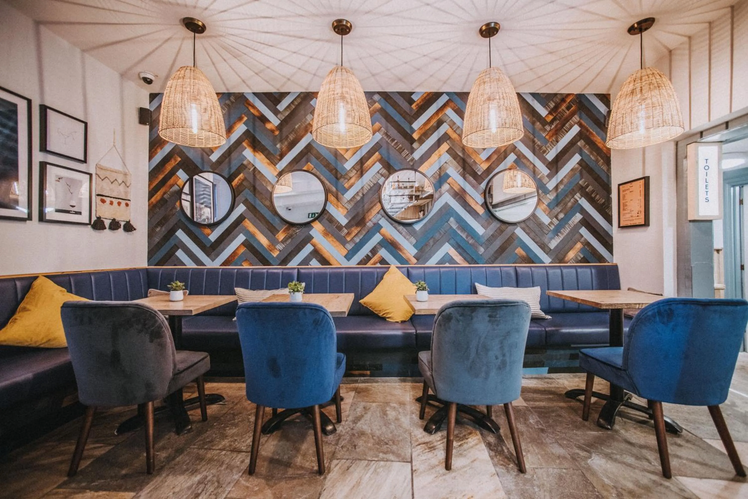 Restaurant/places to eat in Dukes Inn