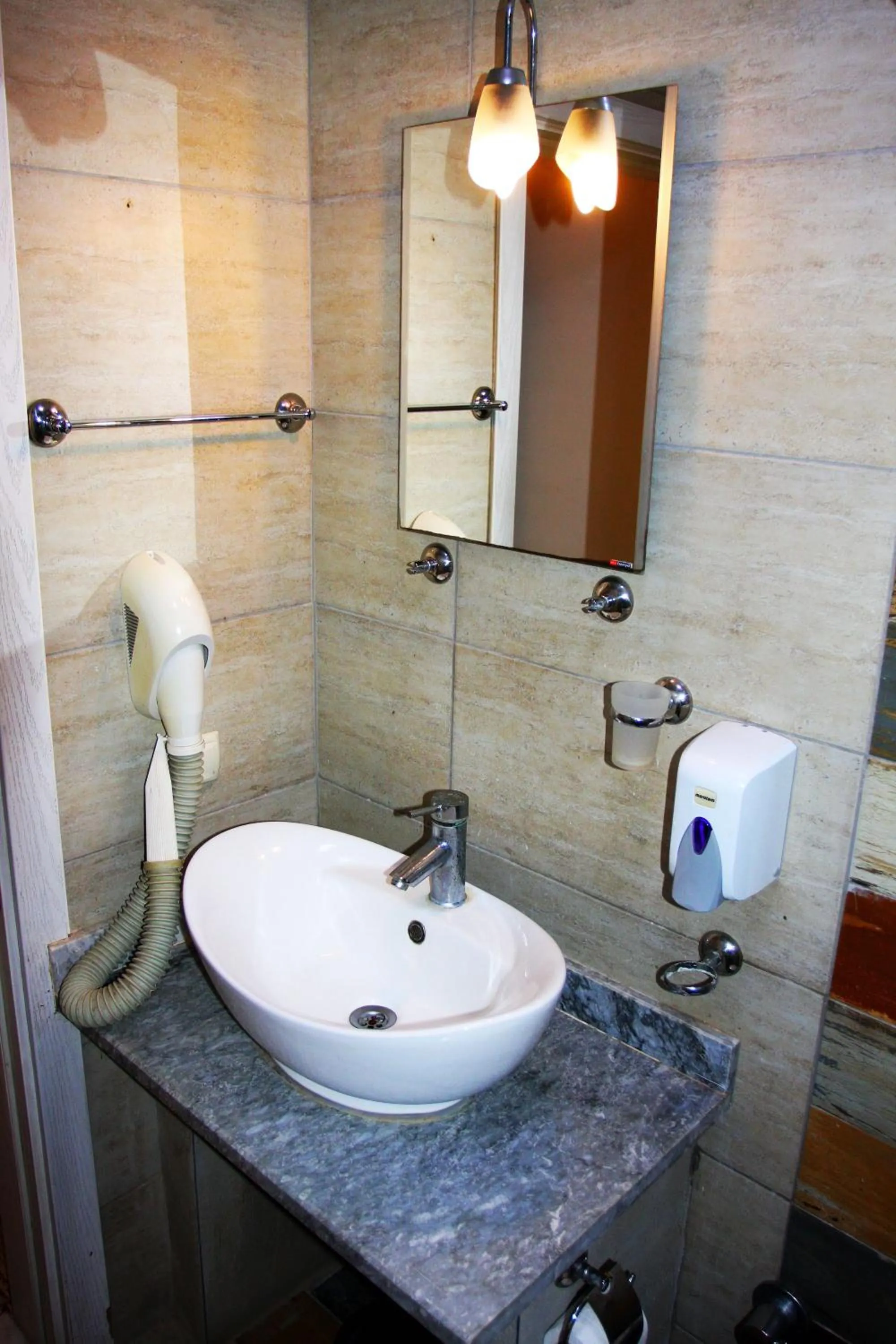 Shower in Camlikosk Apart Hotel