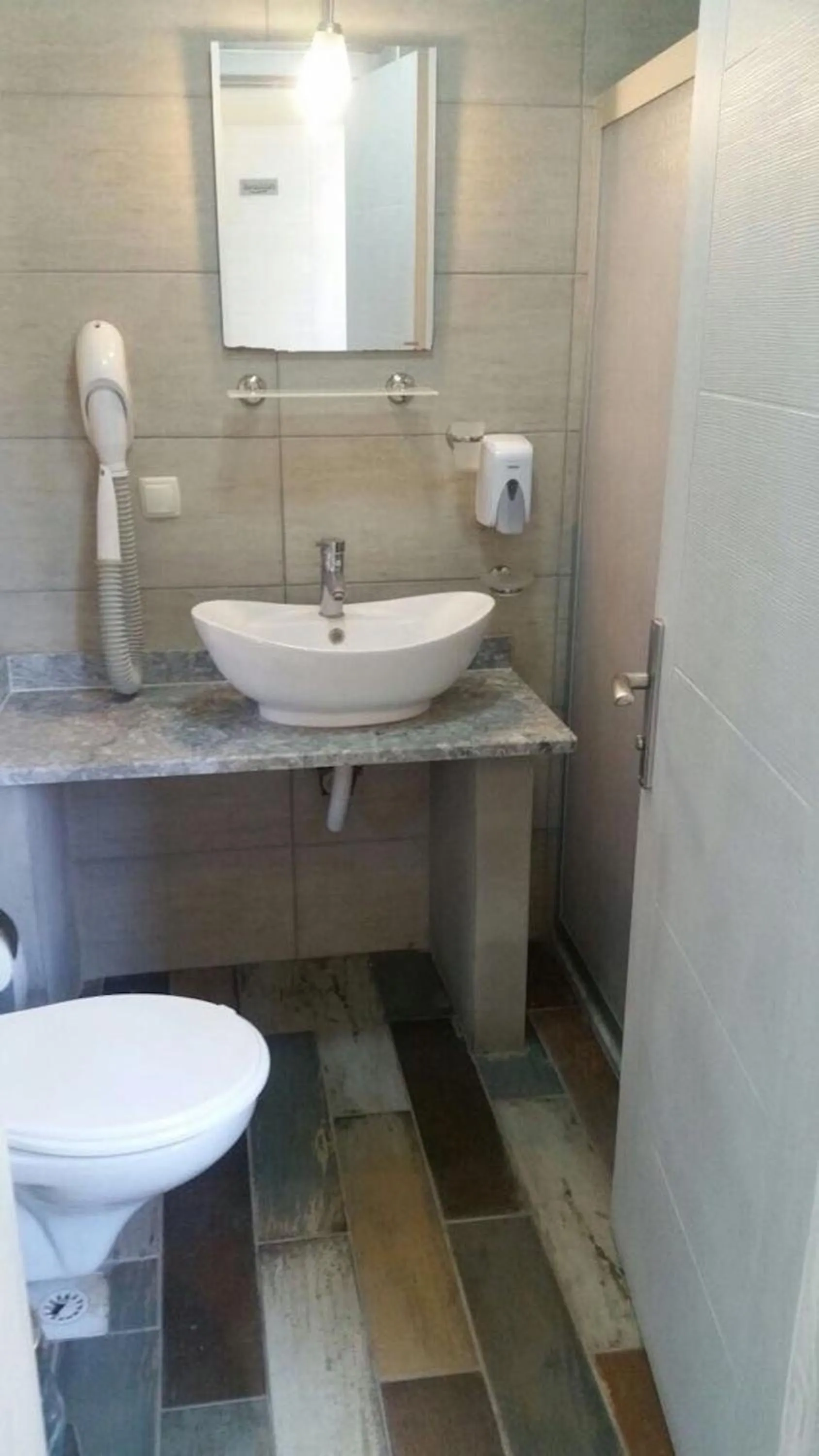 Shower in Camlikosk Apart Hotel