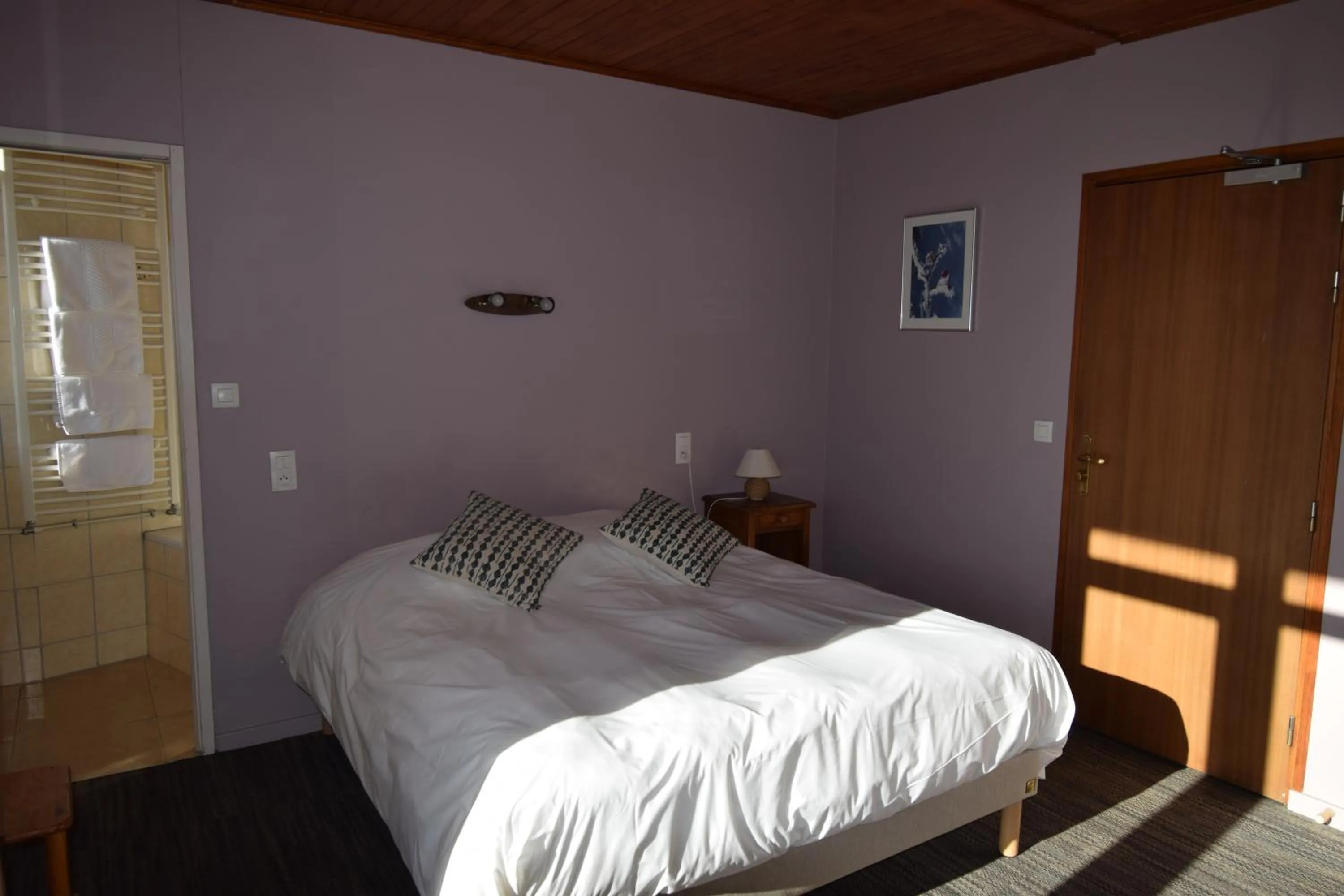 Bed in Hotel Les Chenets