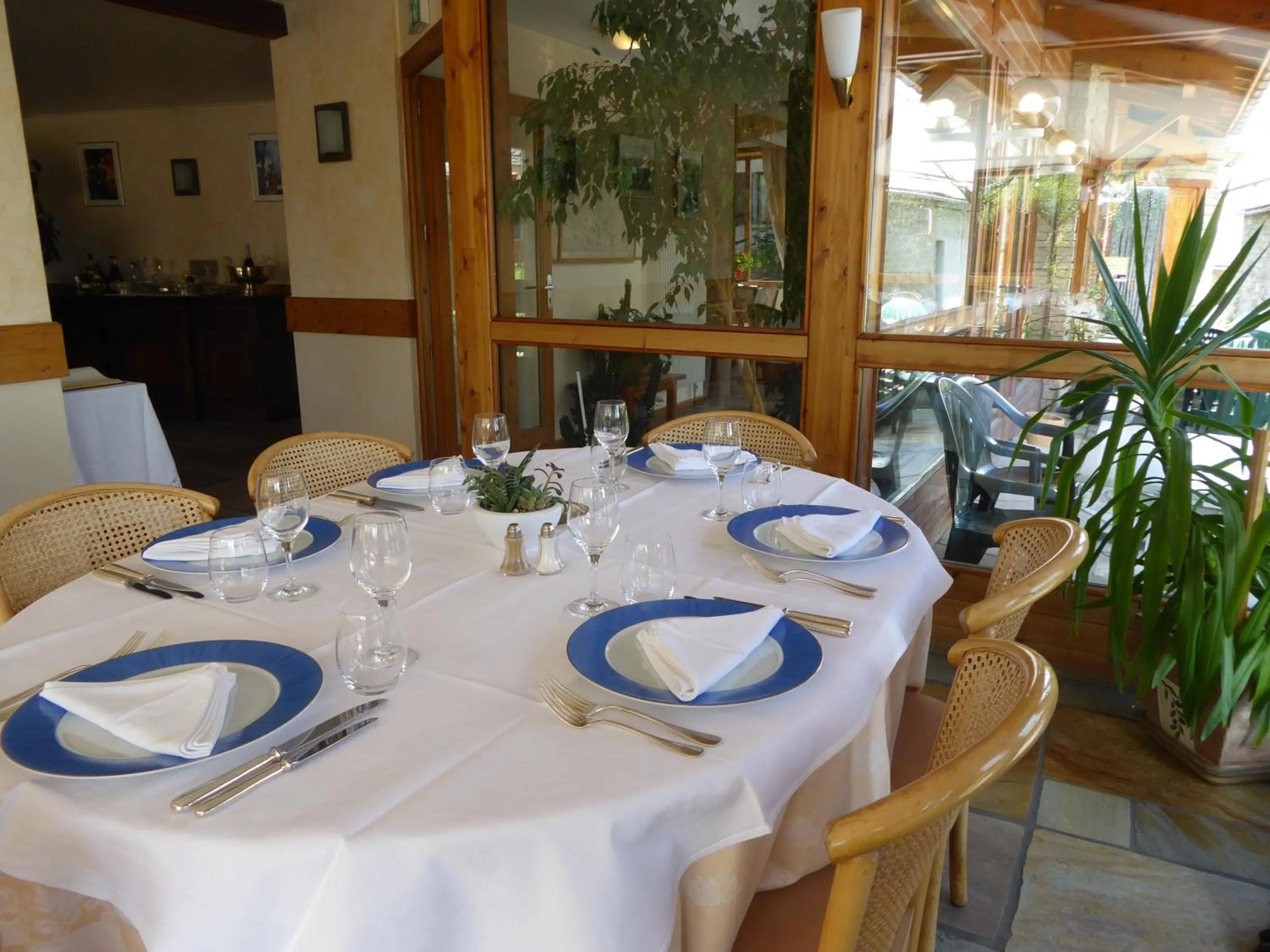 Restaurant/places to eat in Hotel Les Chenets
