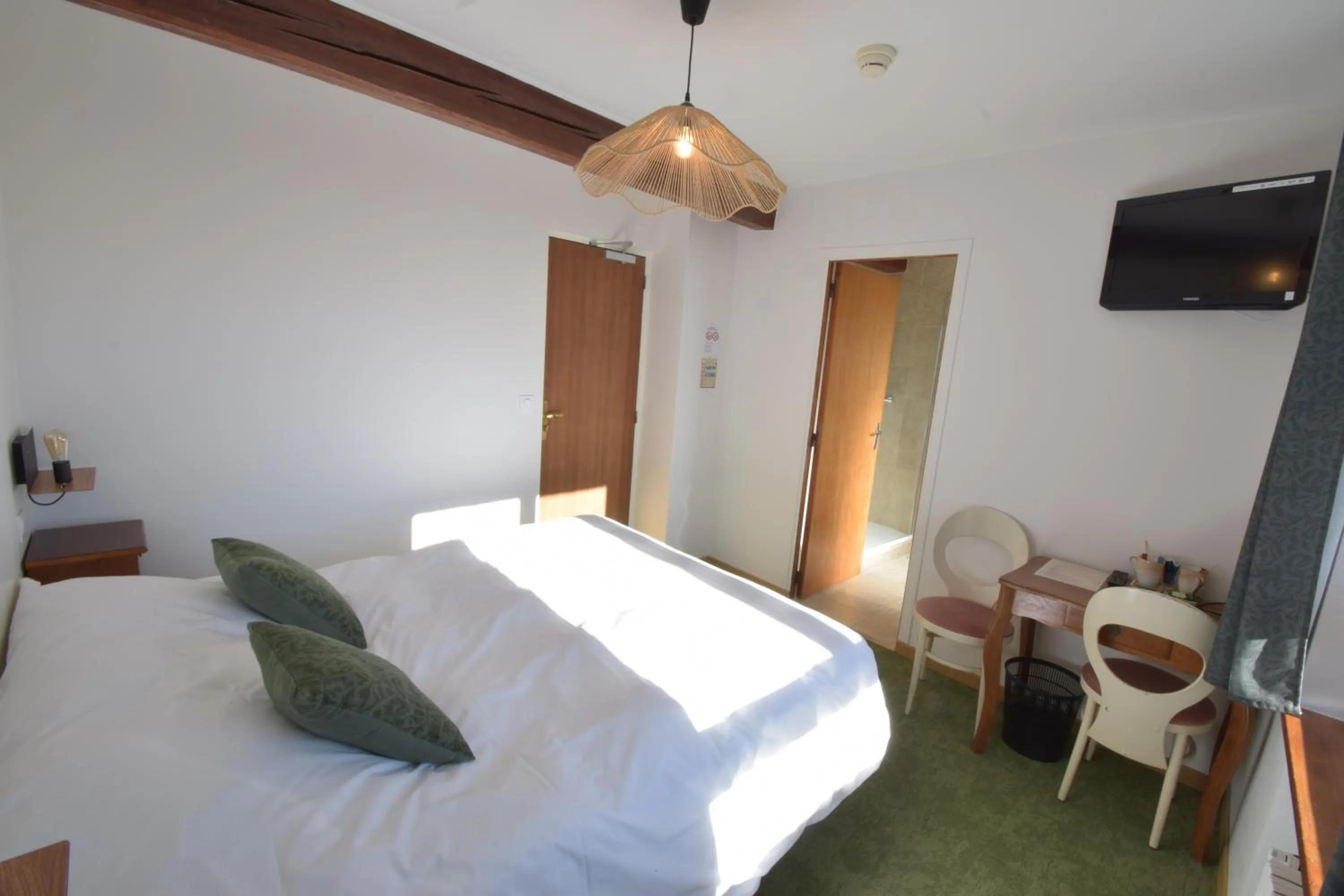 Bed in Hotel Les Chenets