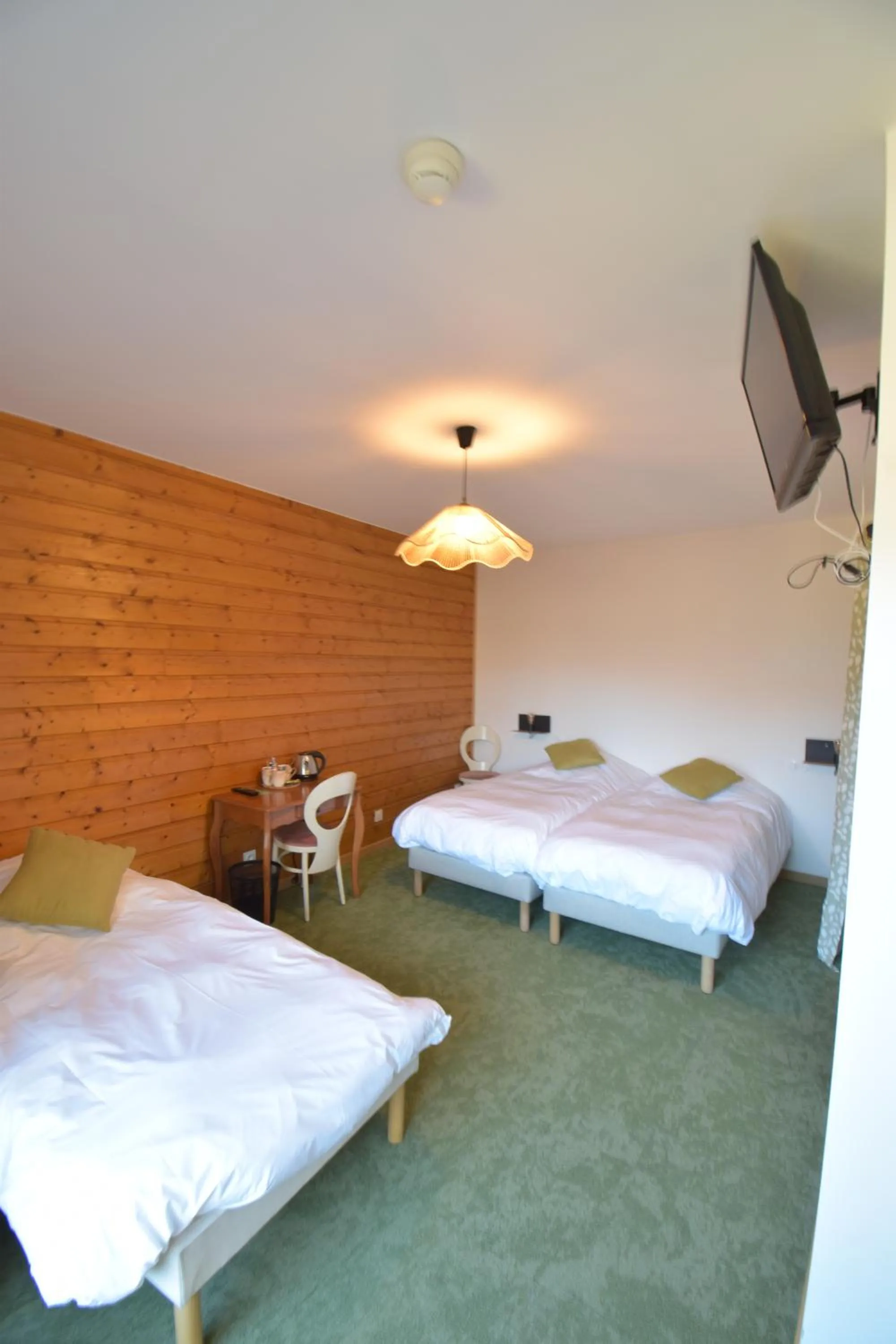 Bed in Hotel Les Chenets