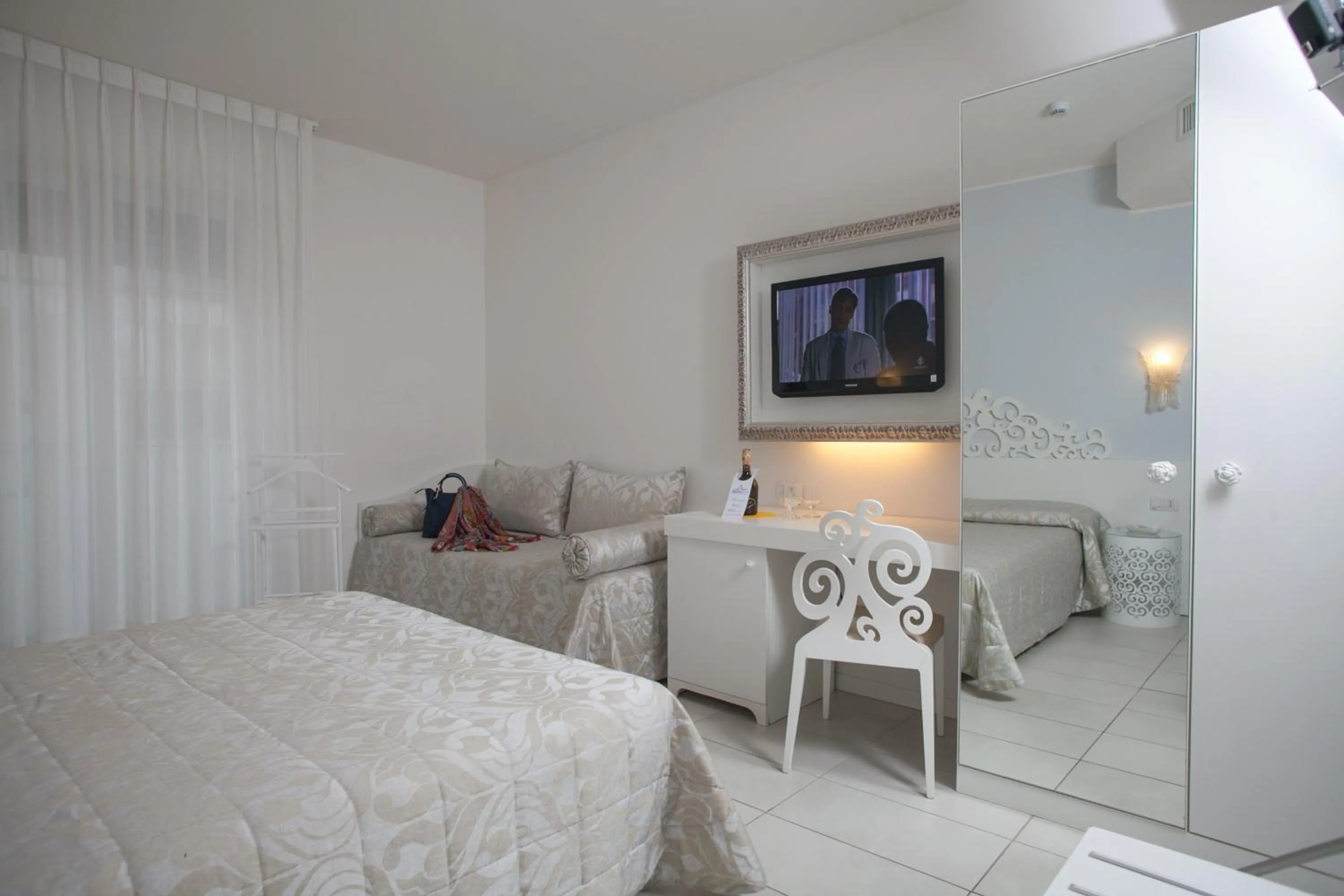 Living room, Bed in Hotel Albatros 3 Stelle Superior