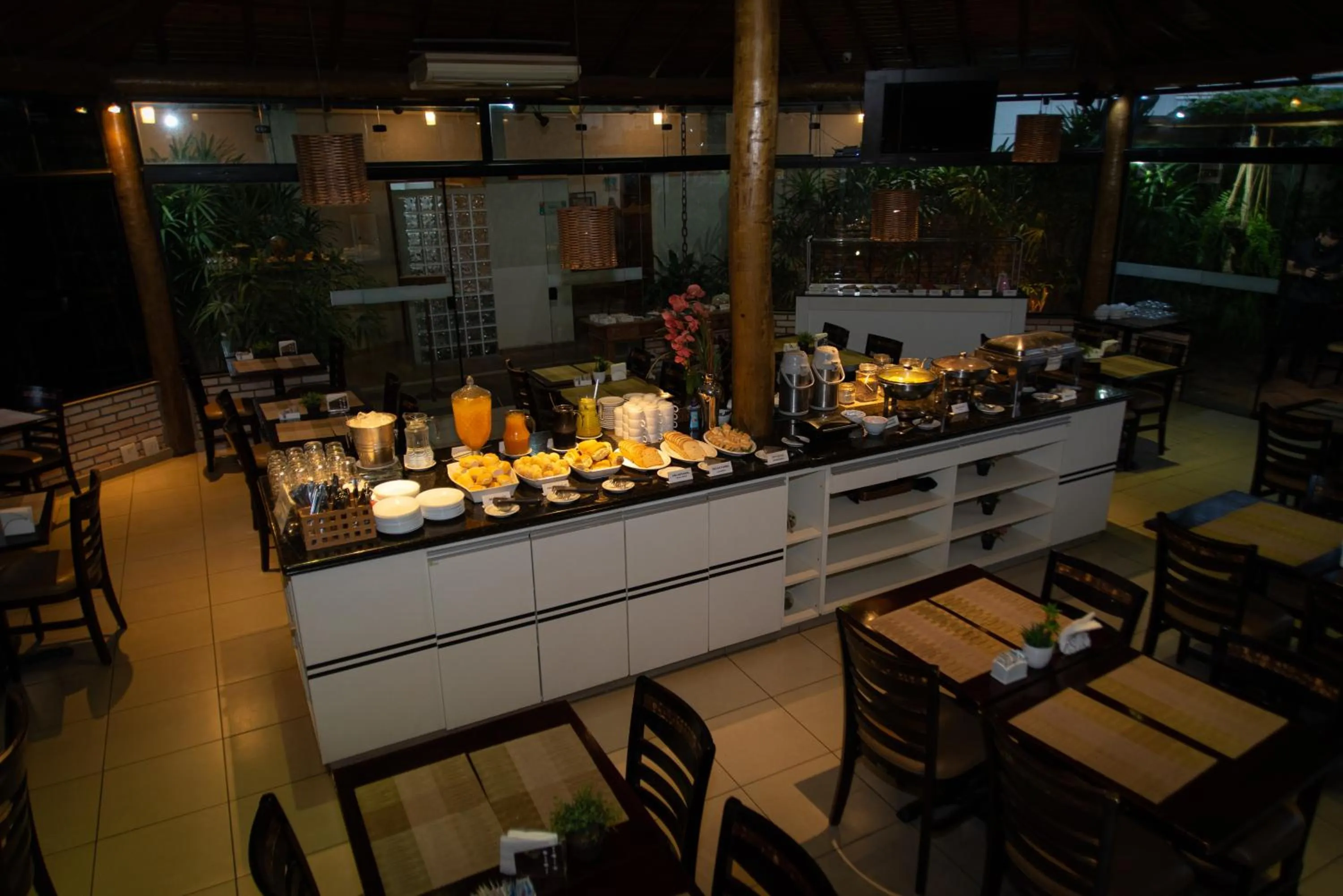 Breakfast in Limeira Suítes