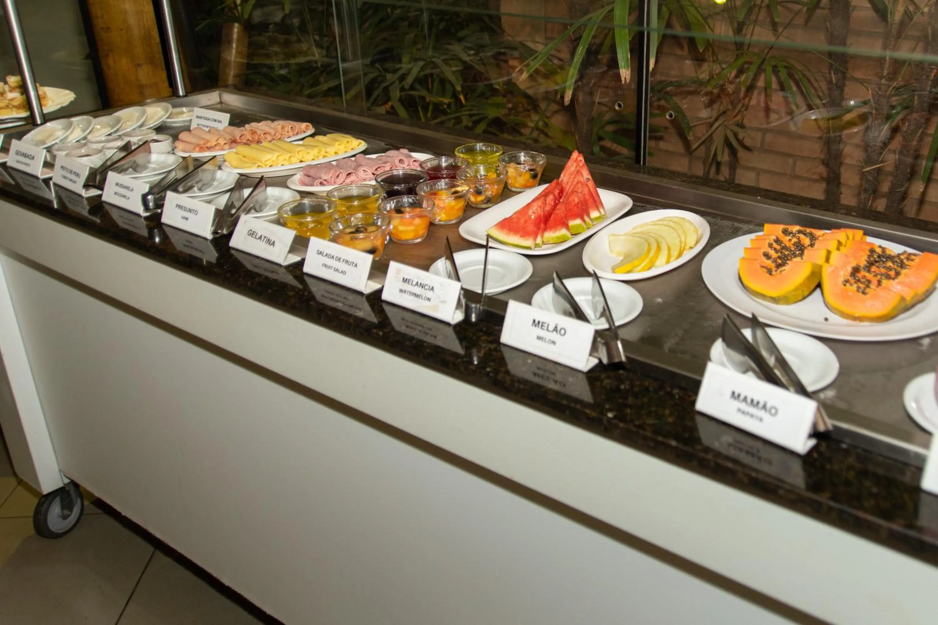 Restaurant/places to eat in Limeira Suítes