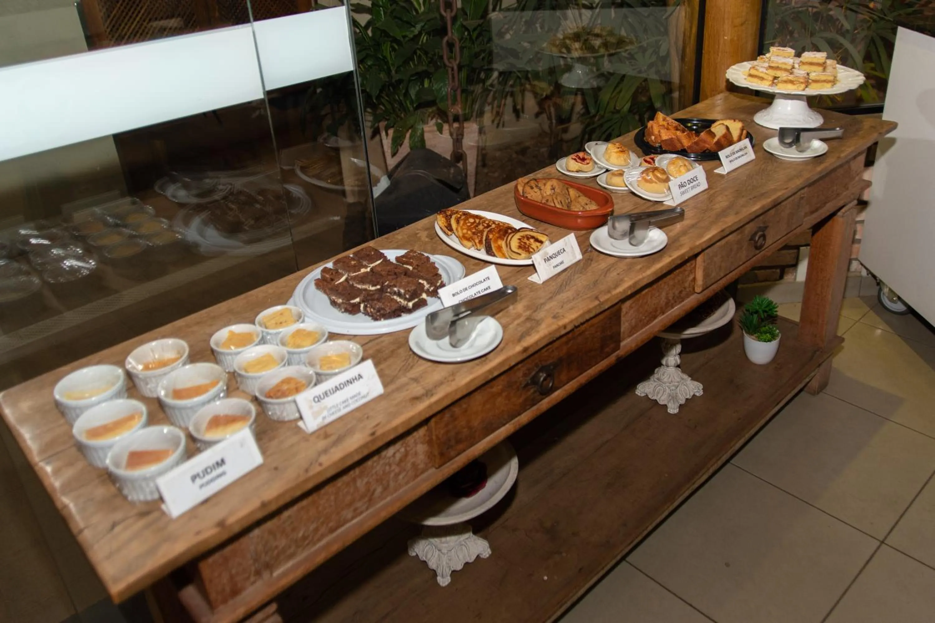 Breakfast in Limeira Suítes