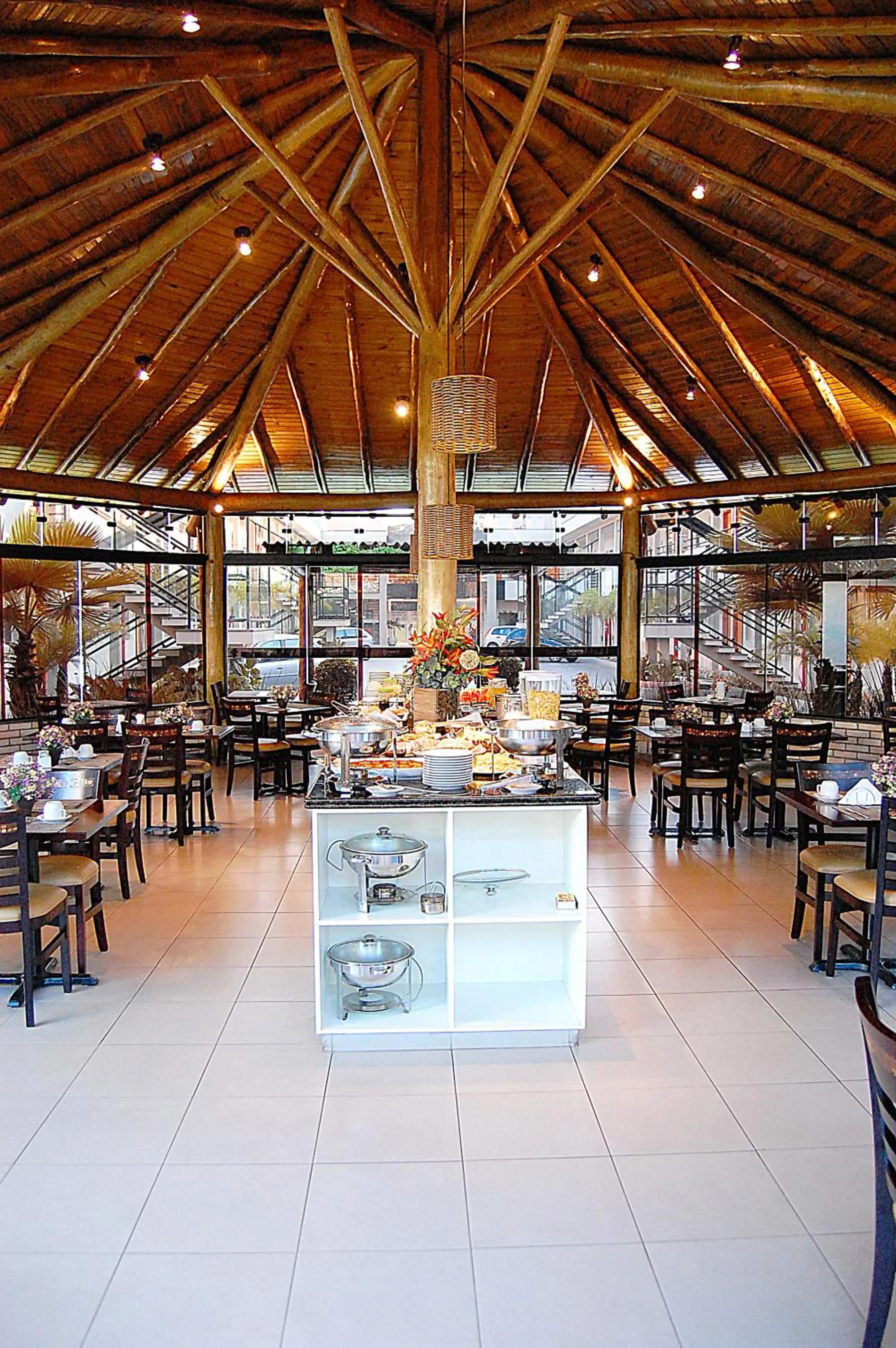 Restaurant/places to eat in Limeira Suítes