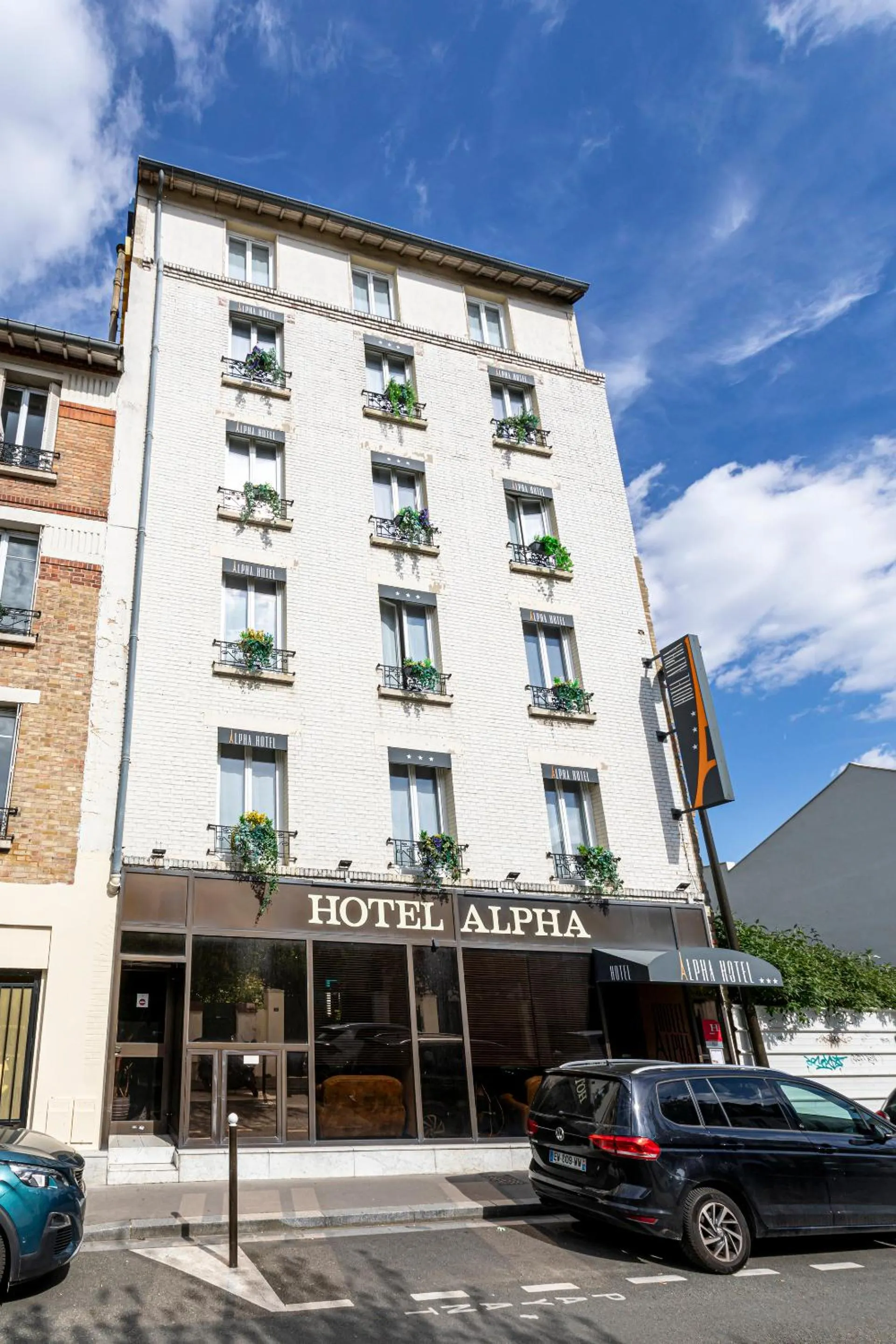 Property building in Hotel Alpha Paris Eiffel by Patrick Hayat
