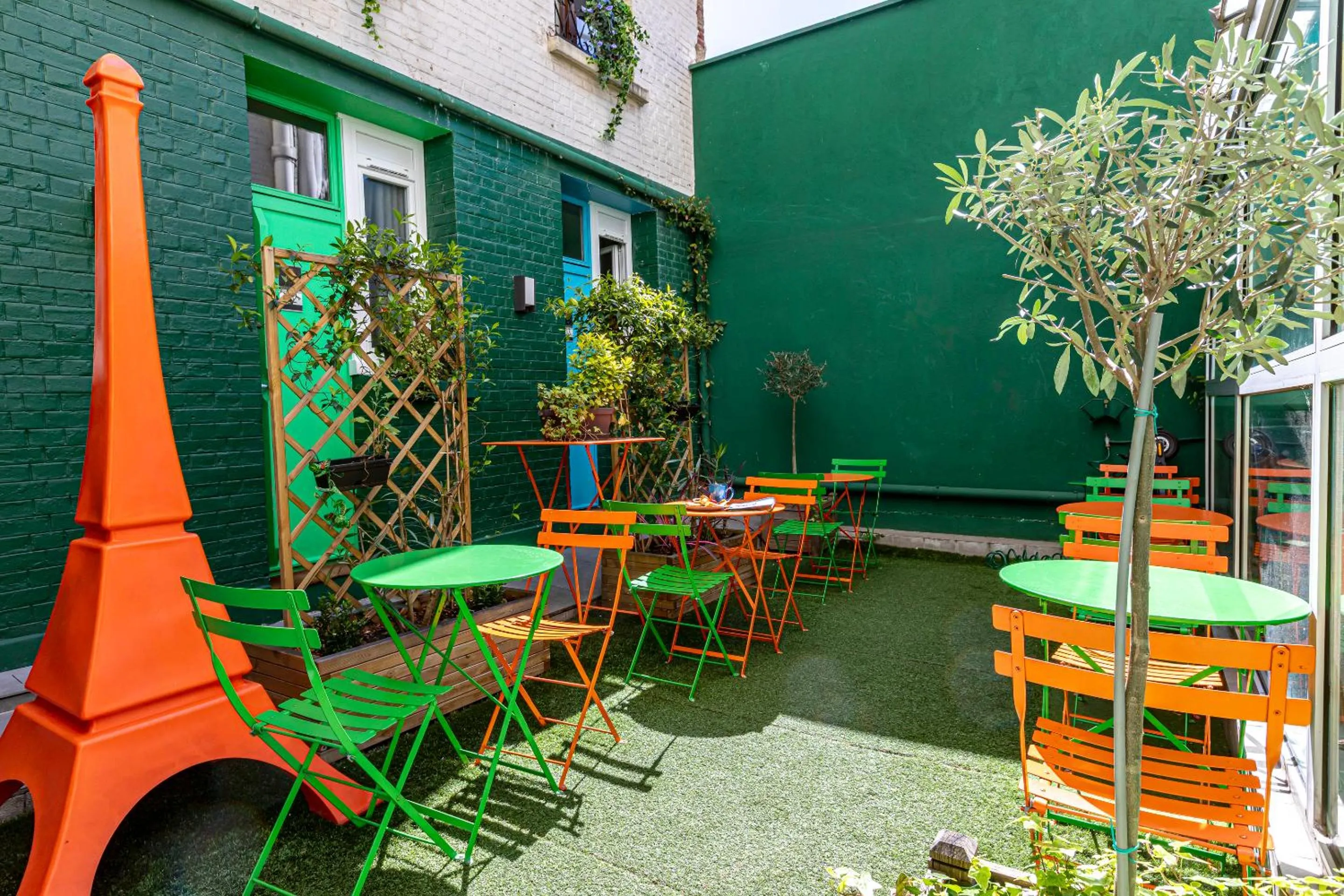 Patio in Hotel Alpha Paris Eiffel by Patrick Hayat